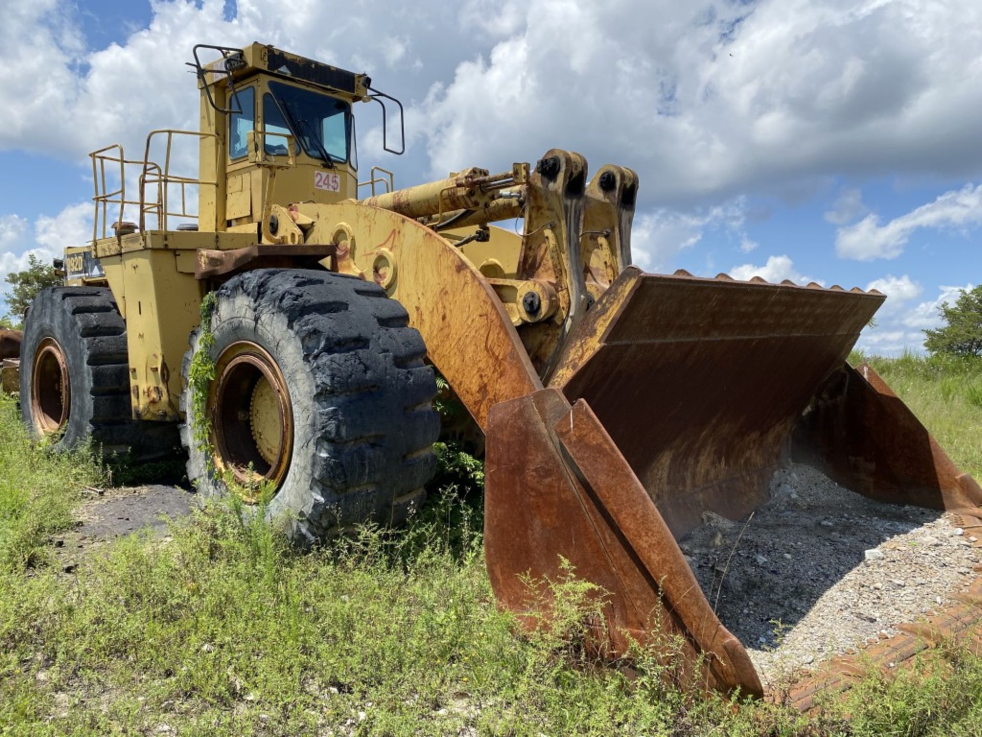 CATERPILLAR 992D WHEEL LOADER, S/N: 7MJ00145, 58,732 HOURS SHOWING, CAT 12-CYLINDER DIESEL ENGINE, - Image 2 of 13