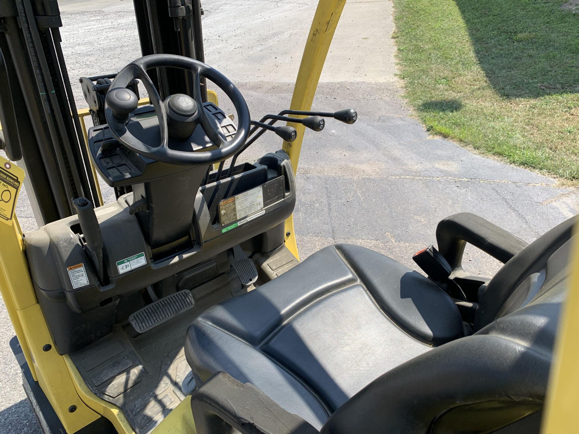 2015 HYSTER 5,000-LB., MODEL: S50FT, S/N: H187V01991N, LPG, LEVER SHIFT TRANSMISSION, SOLID TIRES, - Image 5 of 5