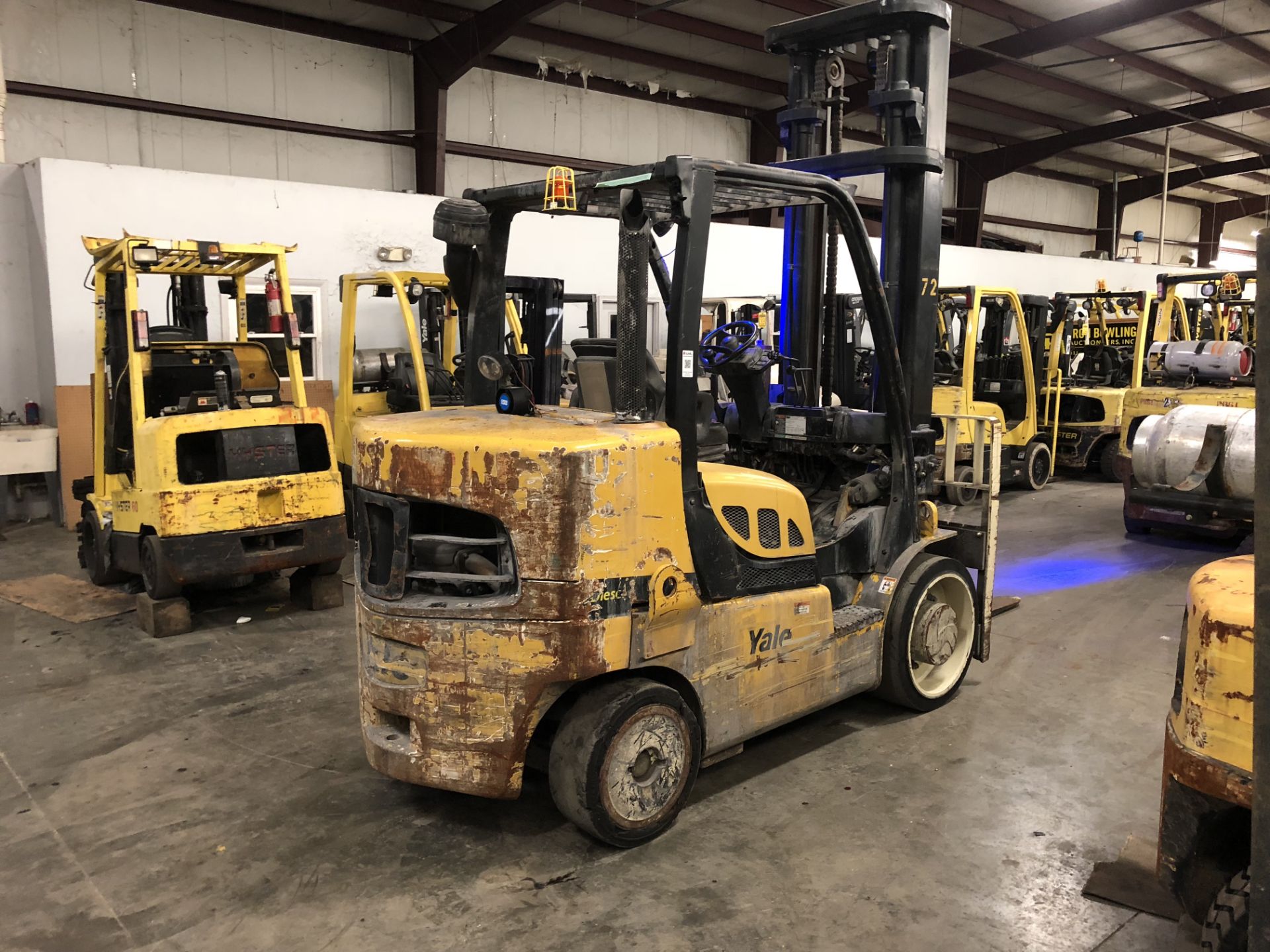 2016 HYSTER 15,500-LB. CAPACITY FORKLIFT, MODEL: GDC155VX, S/N:F879V02003P, DIESEL, SOLID TIRES, - Image 4 of 5