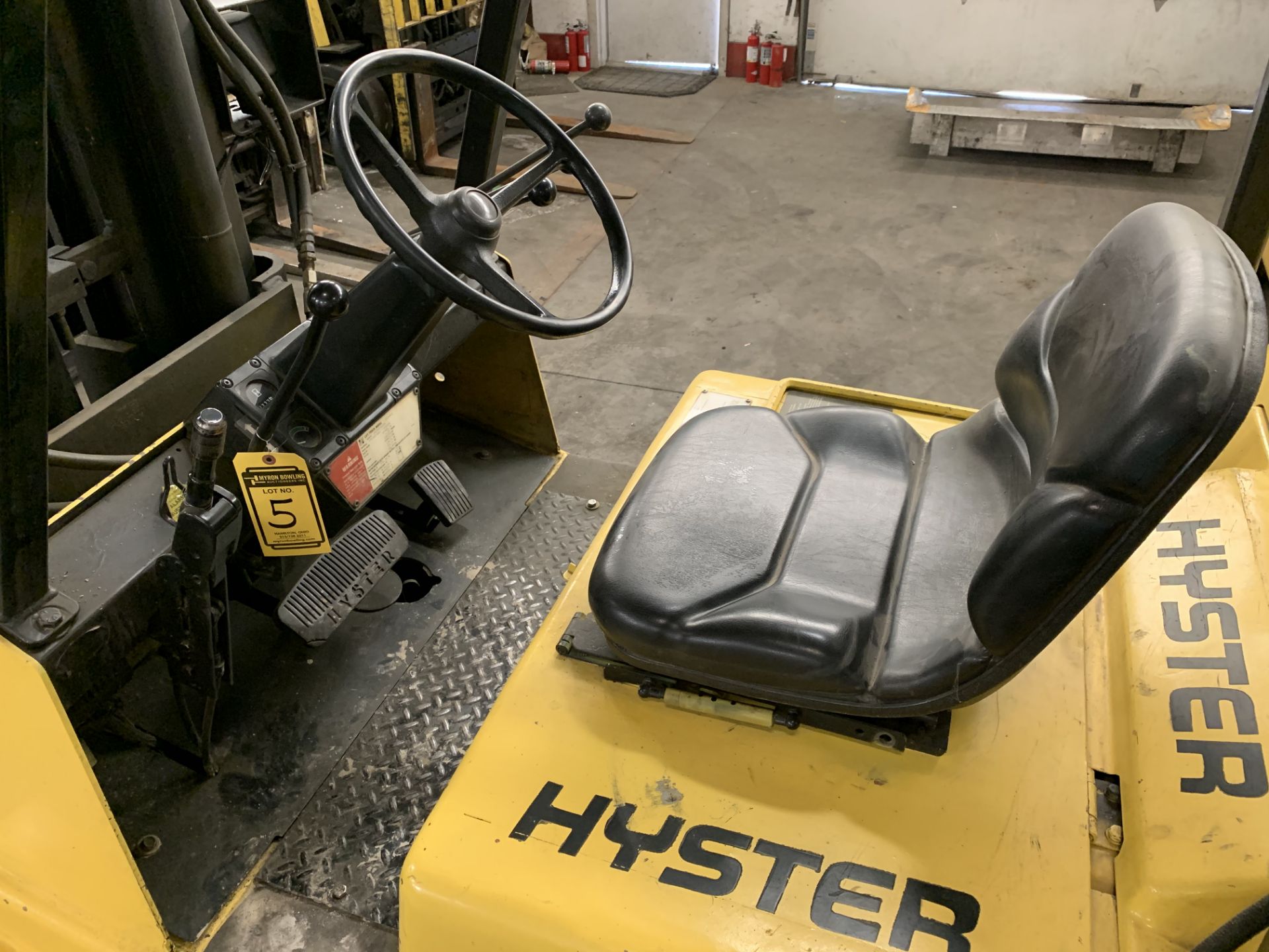 HYSTER 12,000-LB. CAPACITY FORKLIFT, MODEL: S120XL2, S/N: D004V04408L, LPG, SOLID TIRES, 3-STAGE - Image 5 of 6