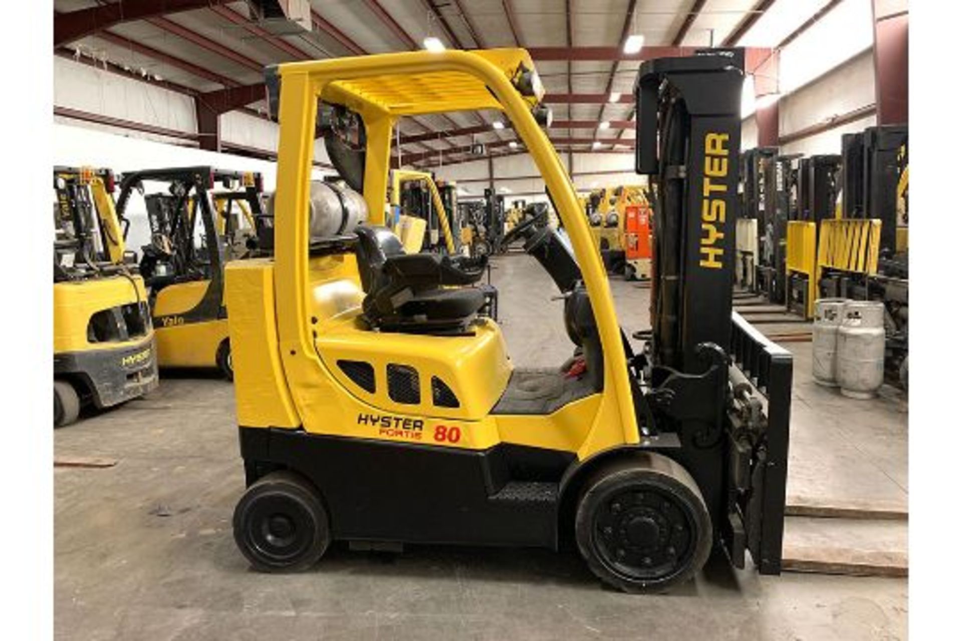 2006 HYSTER 8,000-LB. CAP FORKLIFT, MOD: S80FT, LP, SOLID TIRE, 2-STAGE, SIDE SHIFT, FORK POSITIONER - Image 3 of 5