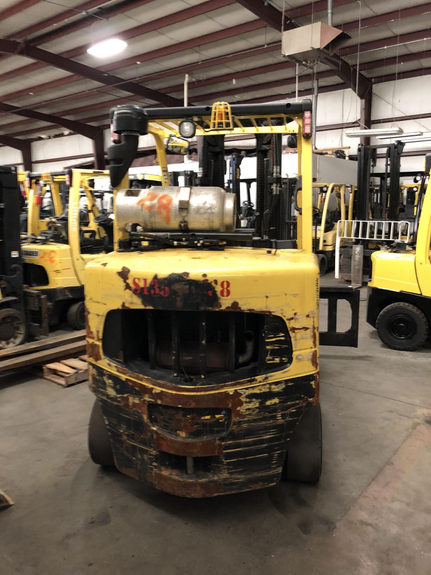 2015 HYSTER 13,500-LB. CAPACITY FORKLIFT, MODEL: S135FT, S/N:F024V01649K, LPG, SOLID NON-MARKING - Image 5 of 12