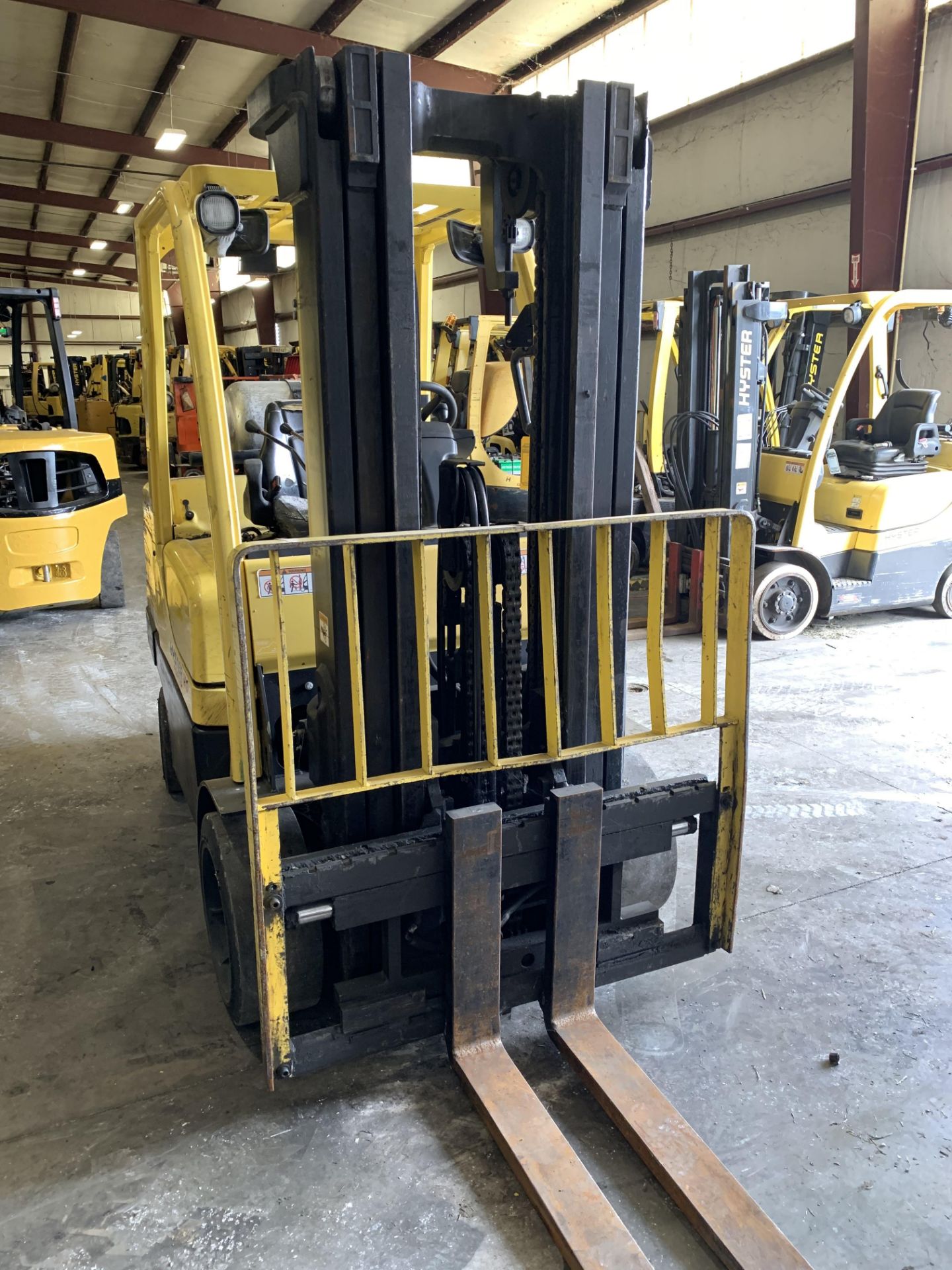 2013 HYSTER 8,000-LB. CAPACITY FORKLIFT, MODEL: S80FT, S/N H004V02239L, LPG, 3-STAGE MAST, 185'' - Image 3 of 4