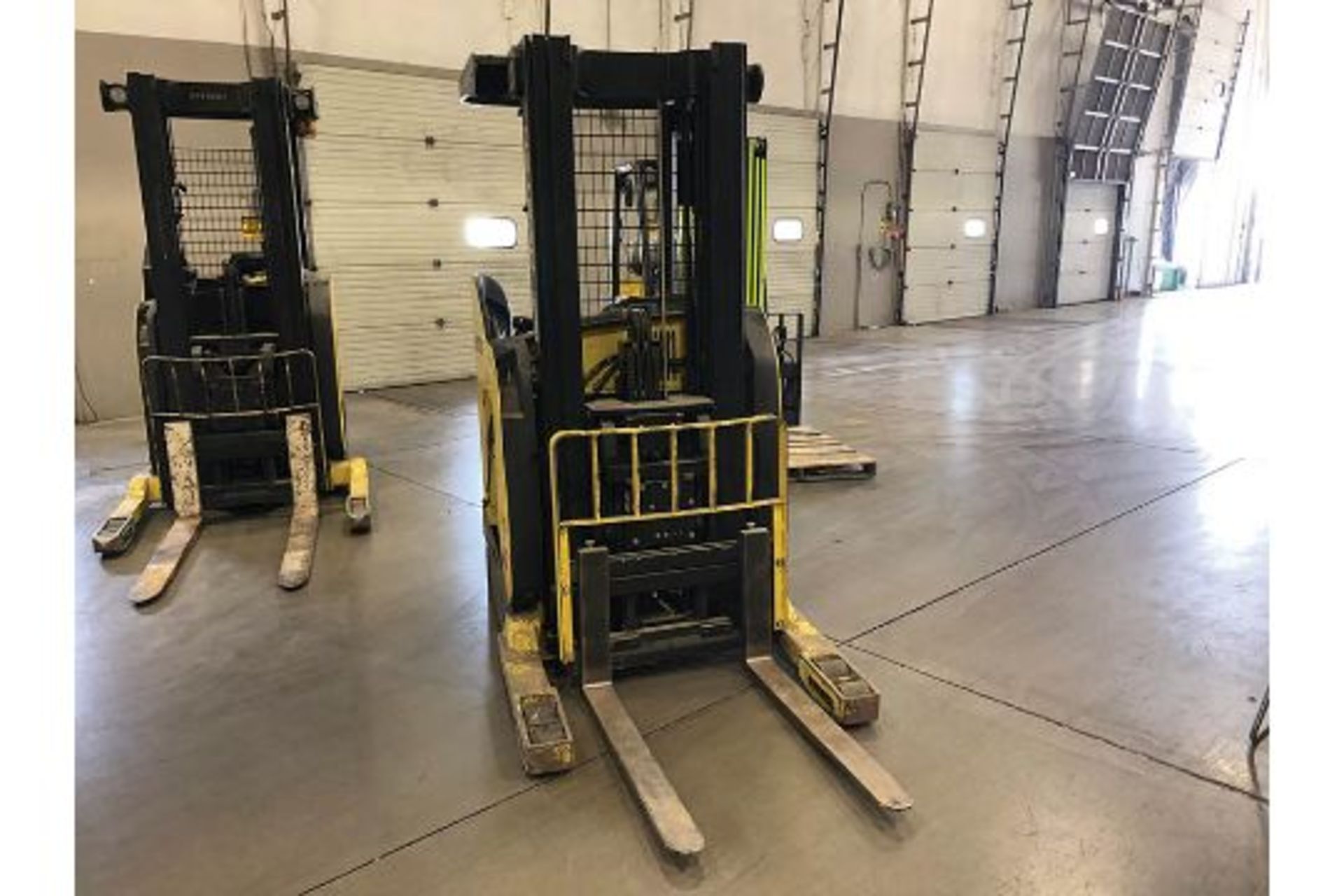 2010 HYSTER 4000 LB REACH TRUCK MODEL N402R-16.5, S/N D4 70-02454H, THREE STAGE MAST, 191'' LIFT - Image 2 of 4