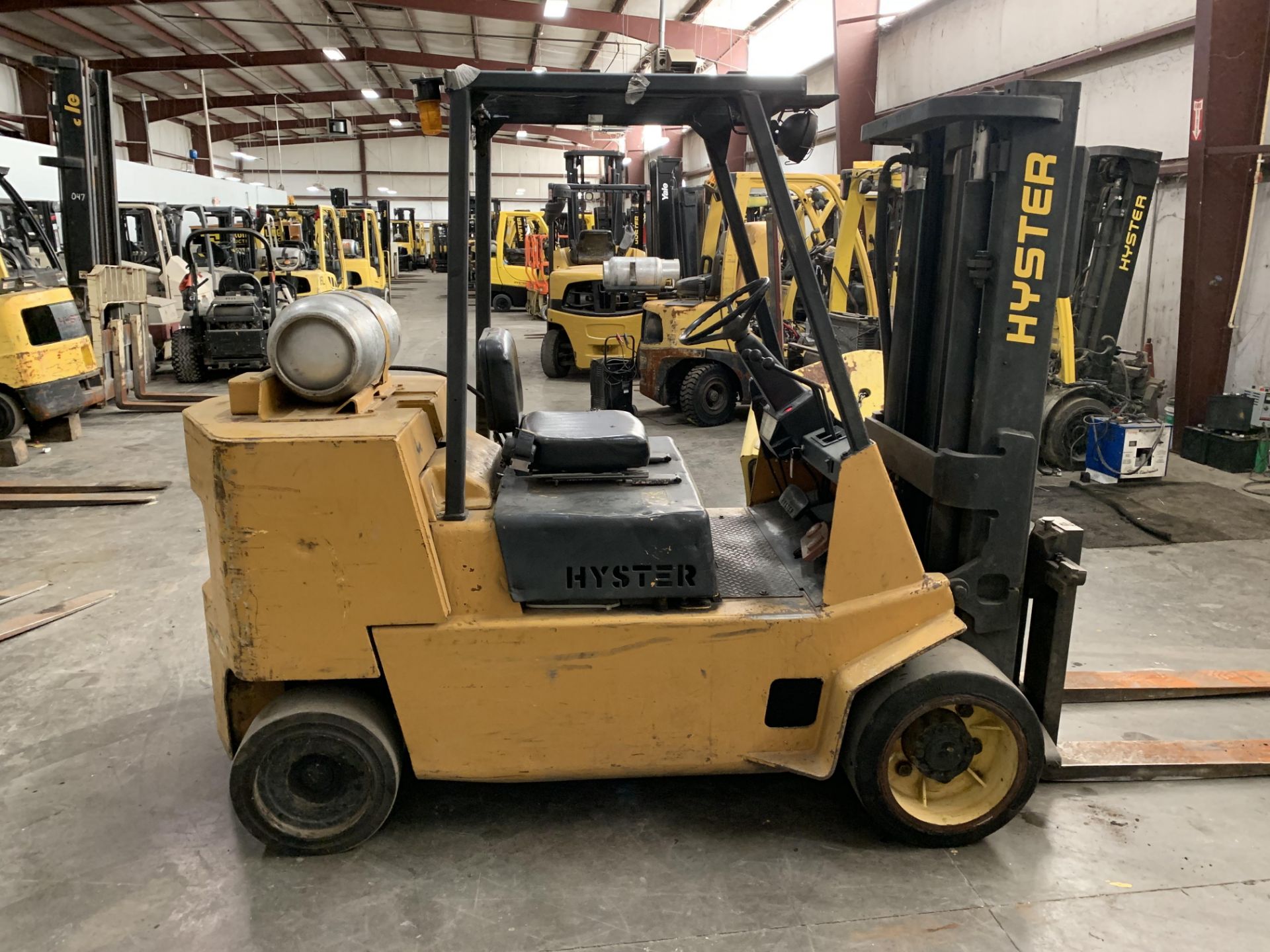 HYSTER 12,000-LB. CAP FORKLIFT, MODEL: S120XL2S, LPG, SOLID TIRE, 3-STAGE, 162" LIFT, 9,539 HOURS - Image 3 of 7