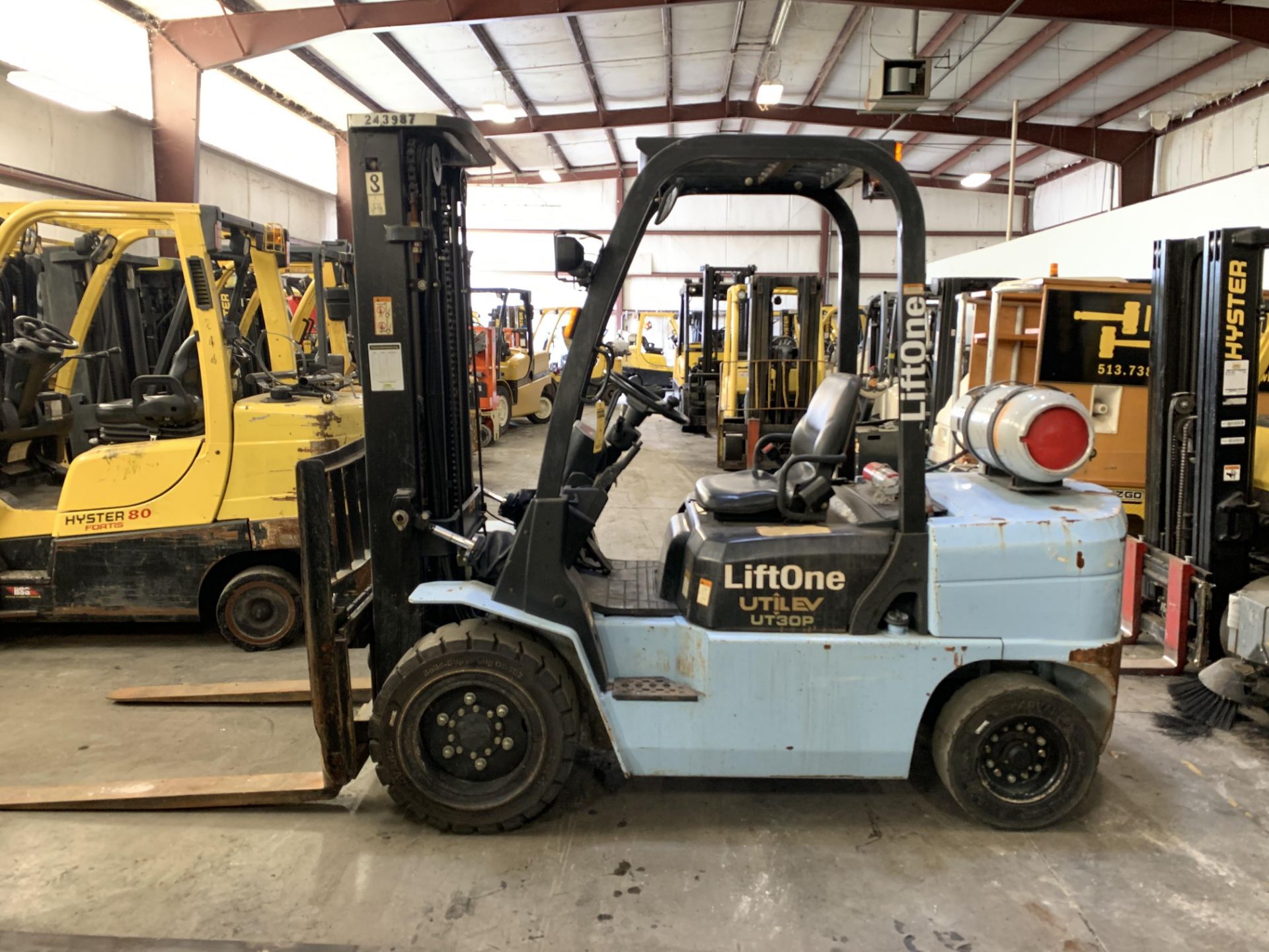 2014 UNILEV 6,000-LB., MODEL: UT30P, S/N: A281J03679M, LPG, LEVER SHIFT TRANSMISSION, PNEUMATIC