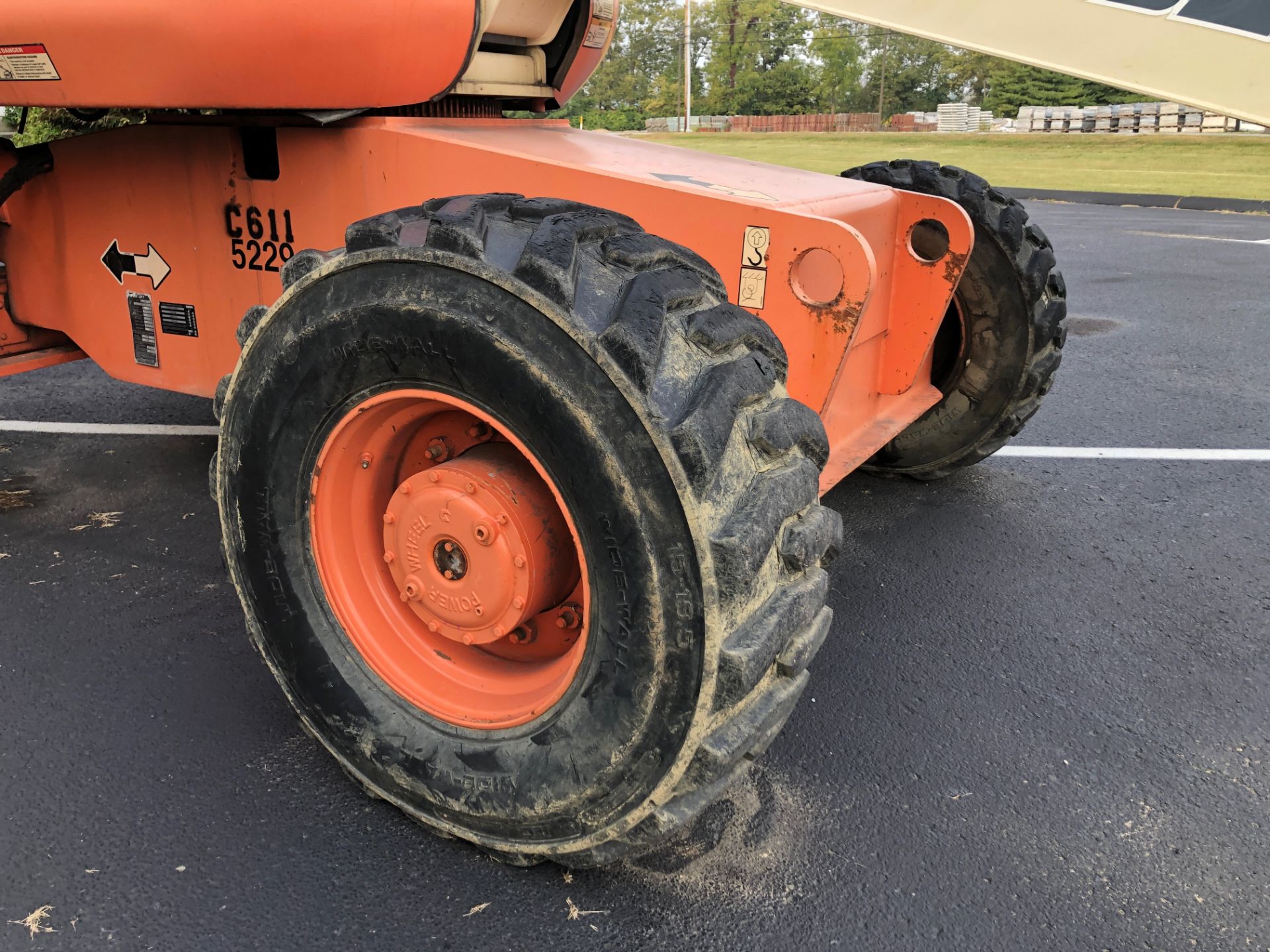 *LATE ADDITION* 2004 JLG BOOM LIFT, MOD: S600S, DUAL/LPG, PNEUMATIC TIRES, 7,227 HRS, OPERATIONAL - Image 4 of 14