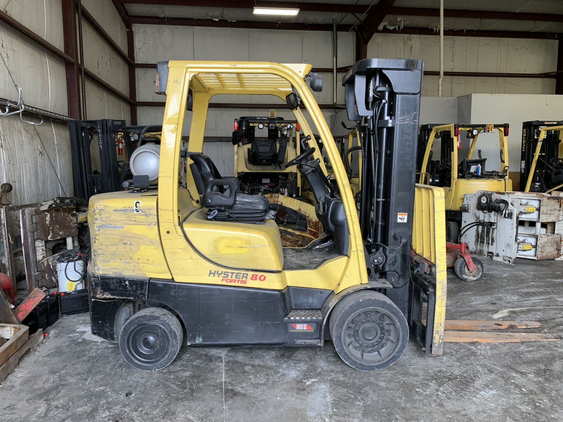 2013 HYSTER 8,000-LB. CAPACITY FORKLIFT, MODEL: S80FT, S/N H004V02239L, LPG, 3-STAGE MAST, 185'' - Image 4 of 4