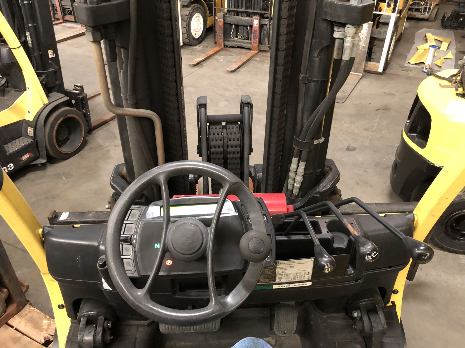 2015 HYSTER 13,500-LB. CAPACITY FORKLIFT, MODEL: S135FT, S/N:F024V01649K, LPG, SOLID NON-MARKING - Image 7 of 12