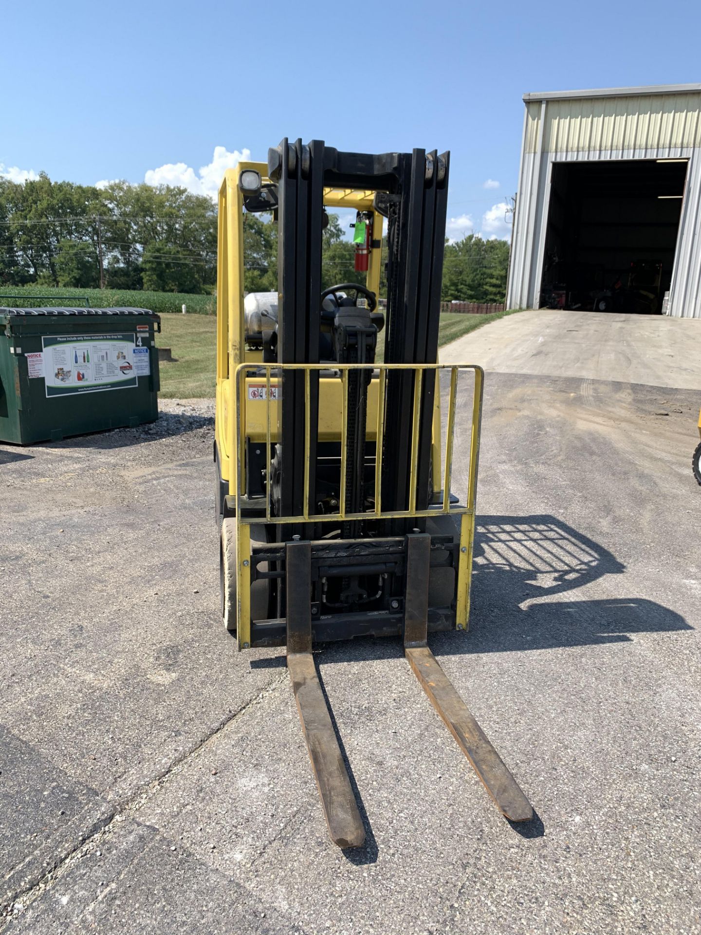 2015 HYSTER 5,000-LB., MODEL: S50FT, S/N: H187V01991N, LPG, LEVER SHIFT TRANSMISSION, SOLID TIRES, - Image 2 of 5