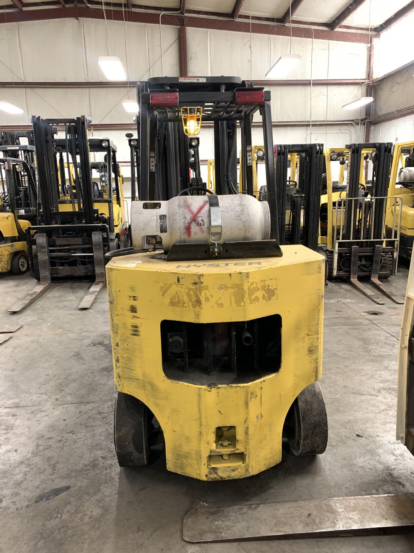 HYSTER 12,000-LB. CAPACITY FORKLIFT, MODEL: S120XL2, S/N: D004V04408L, LPG, SOLID TIRES, 3-STAGE - Image 4 of 6