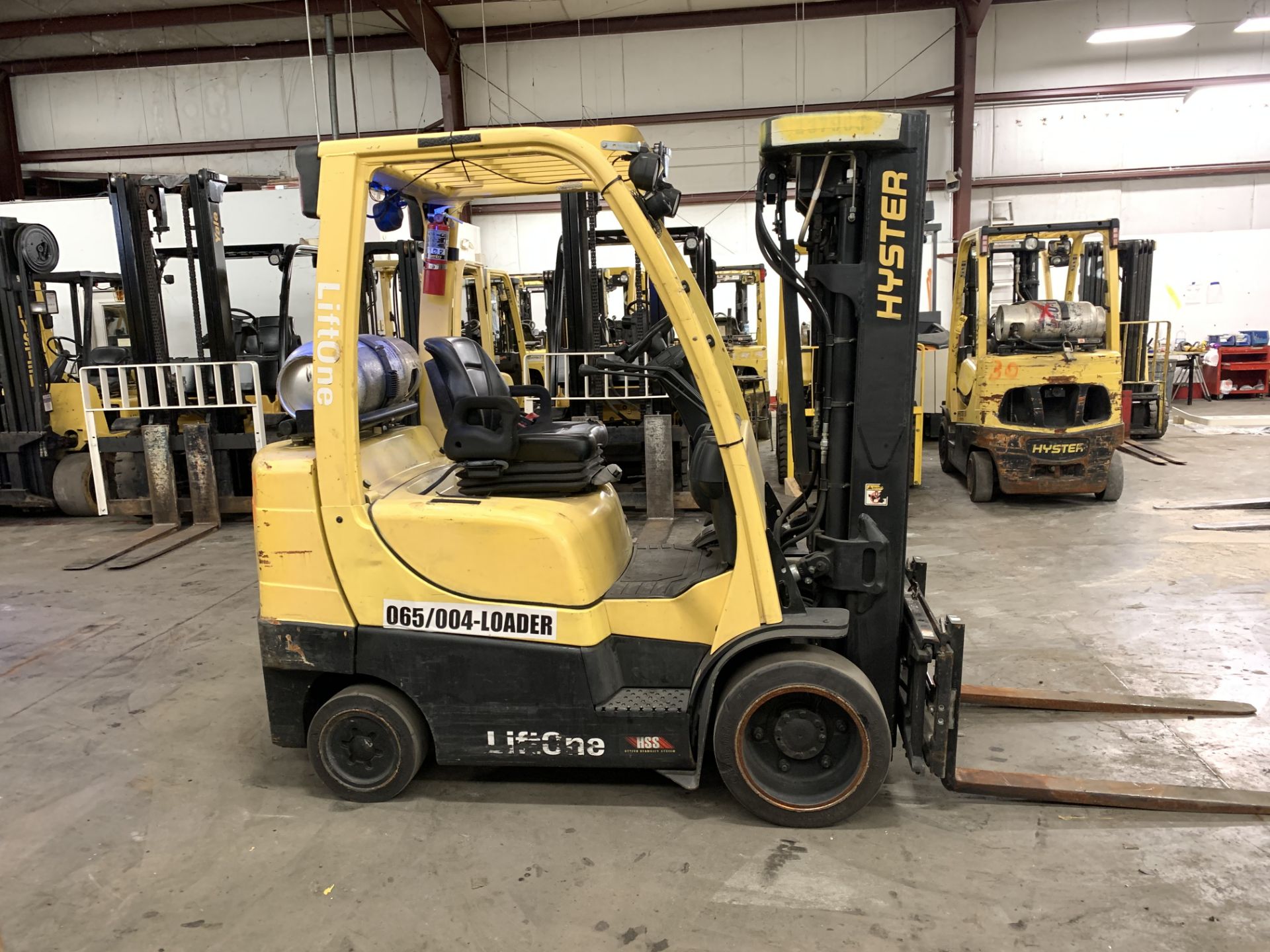 2013 HYSTER 6,000-LB., MODEL: S60FT, S/N: F187V24353L, LPG, LEVER SHIFT TRANSMISSION, SOLID TIRES, - Image 3 of 5