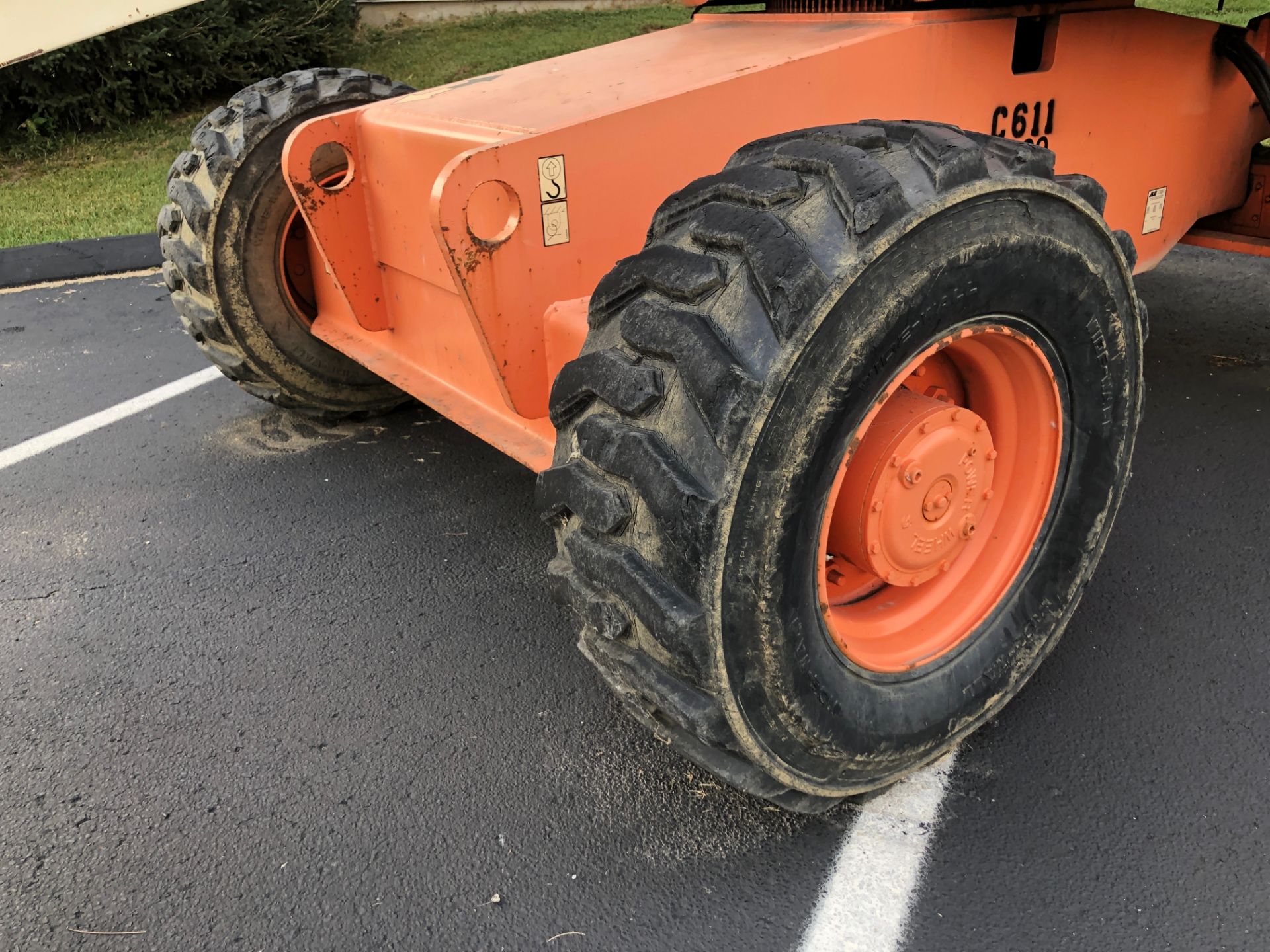 *LATE ADDITION* 2004 JLG BOOM LIFT, MOD: S600S, DUAL/LPG, PNEUMATIC TIRES, 7,227 HRS, OPERATIONAL - Image 5 of 14