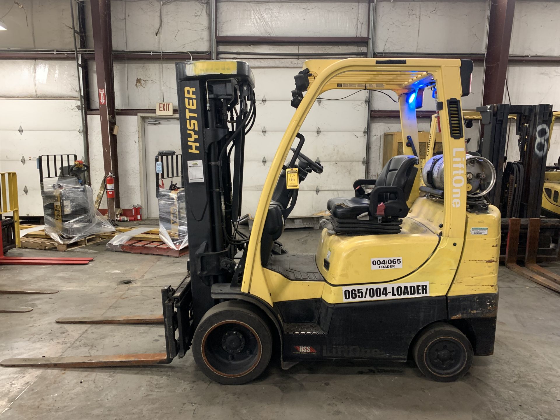 2013 HYSTER 6,000-LB., MODEL: S60FT, S/N: F187V24353L, LPG, LEVER SHIFT TRANSMISSION, SOLID TIRES,