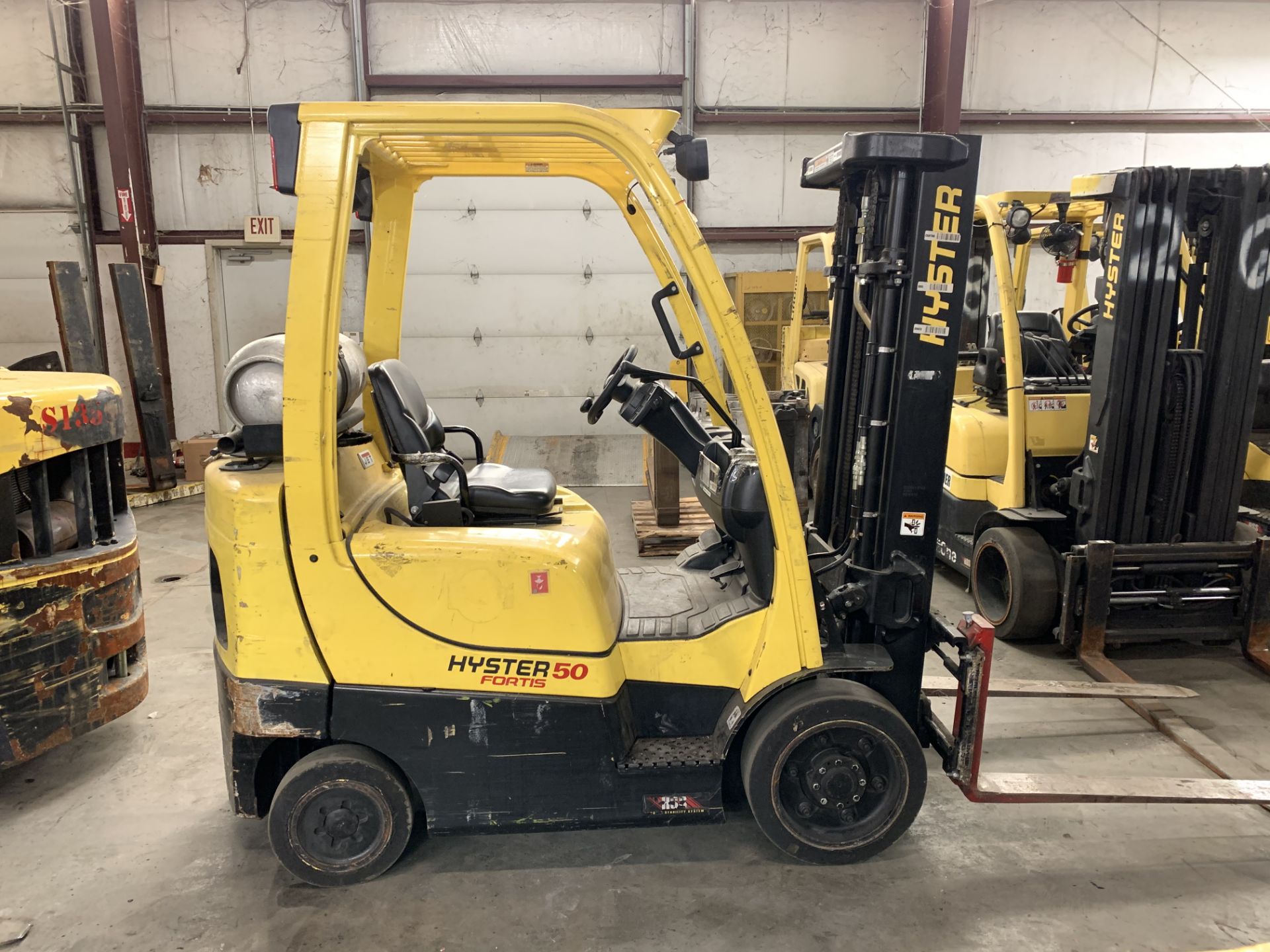 2012 HYSTER 5,000-LB., MODEL: S50FT, LPG, LEVER SHIFT TRANSMISSION, SOLID TIRES, 7,523 HRS