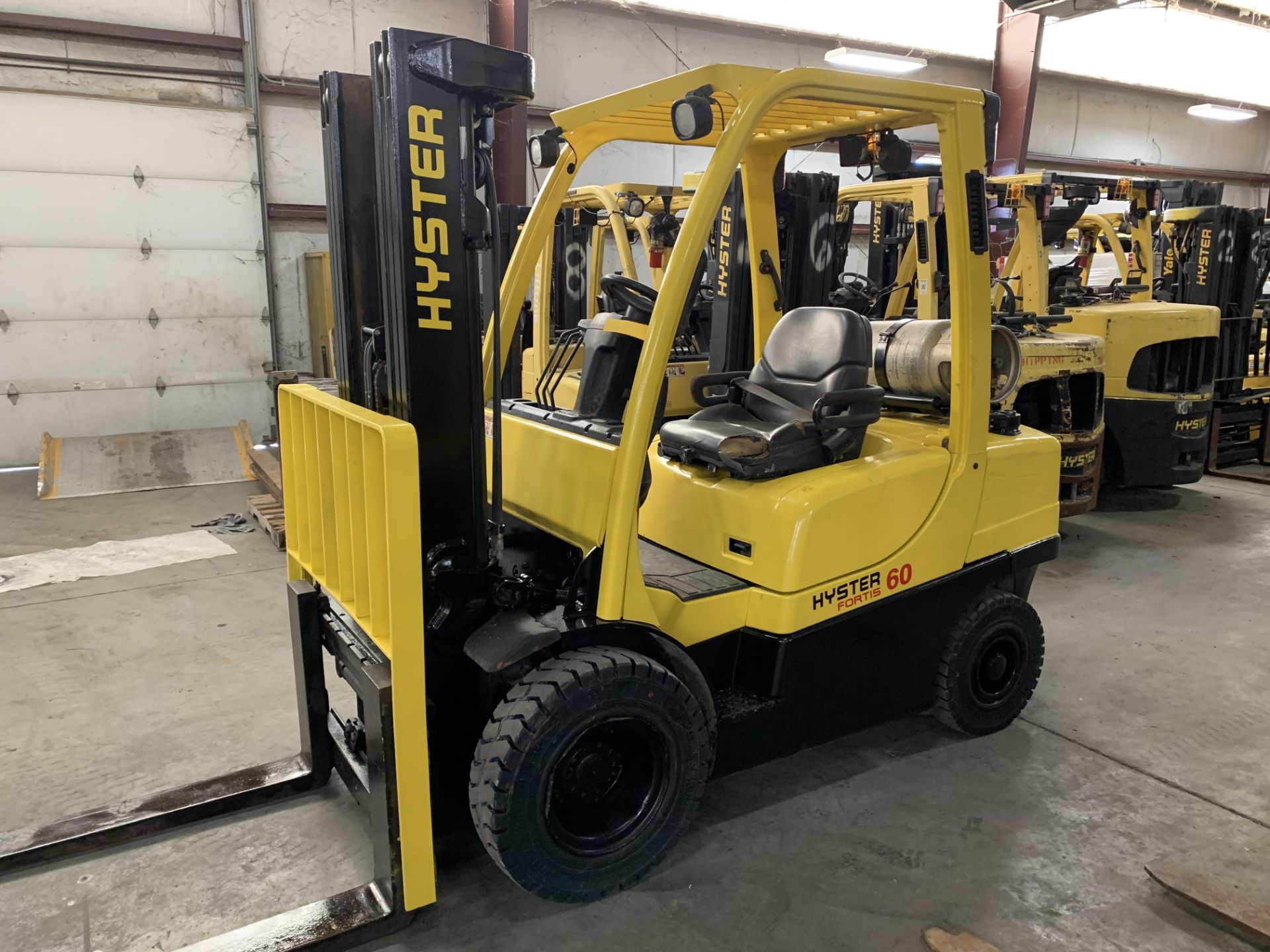 2014 HYSTER 6,000-LB. CAPACITY, MOD: H60FT, LPG, LEVER SHIFT, BRAND NEW TIRES, SIDESHIFT - Image 3 of 8