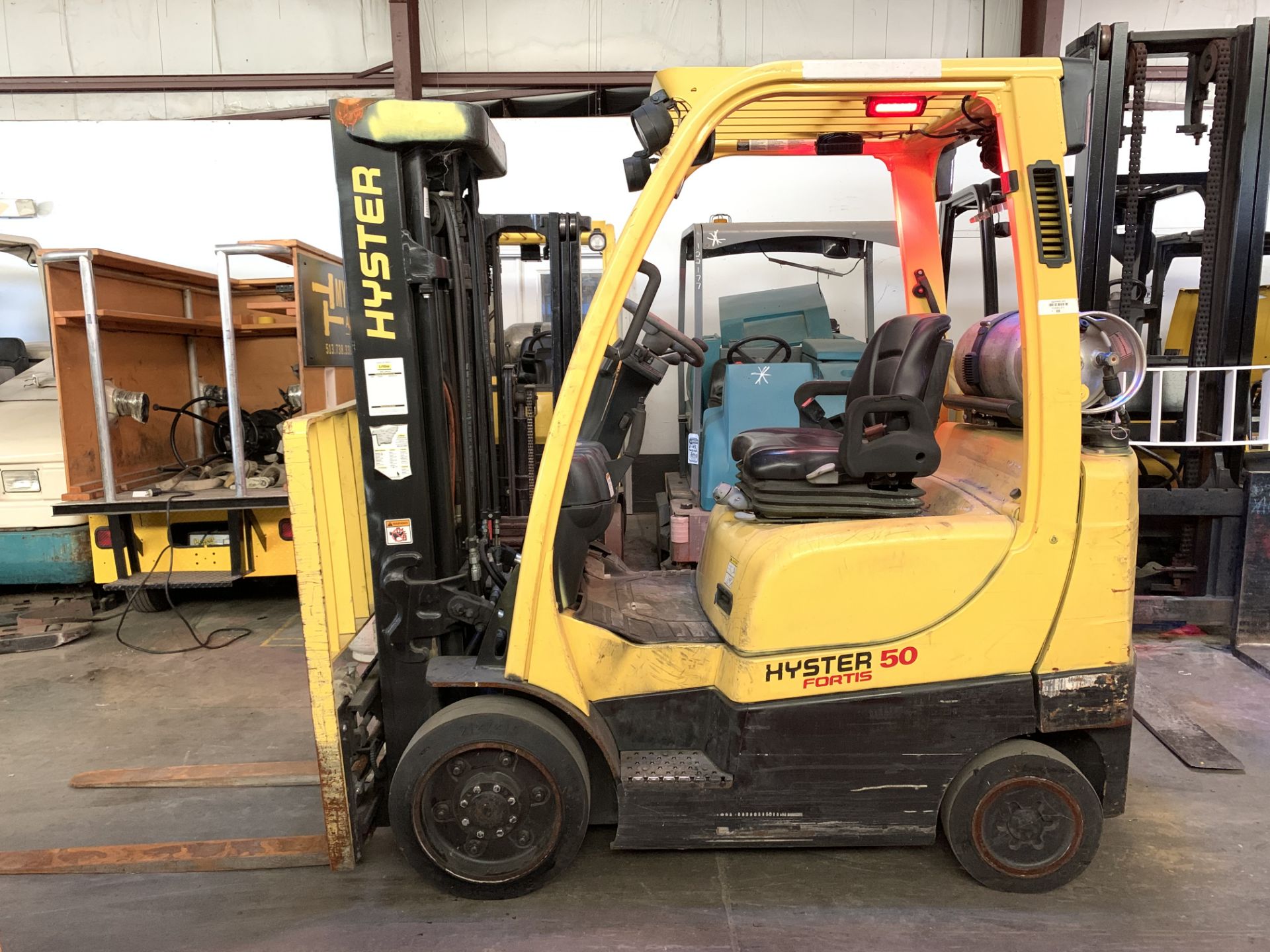 2014 HYSTER 5,000-LB., MODEL: S50FT, S/N: G187V02819M, LPG, LEVER SHIFT TRANSMISSION, SOLID TIRES,