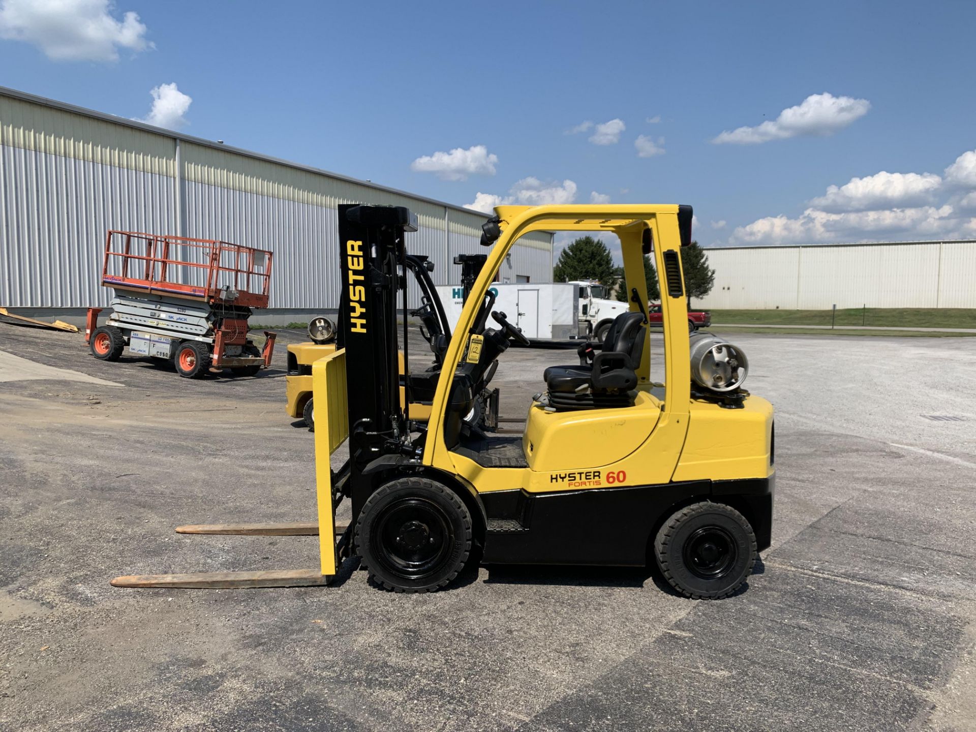 2014 HYSTER 6,000-LB., MODEL: H60FT, S/N: P177V02144M, LPG, LEVER SHIFT TRANSMISSION, BRAND NEW