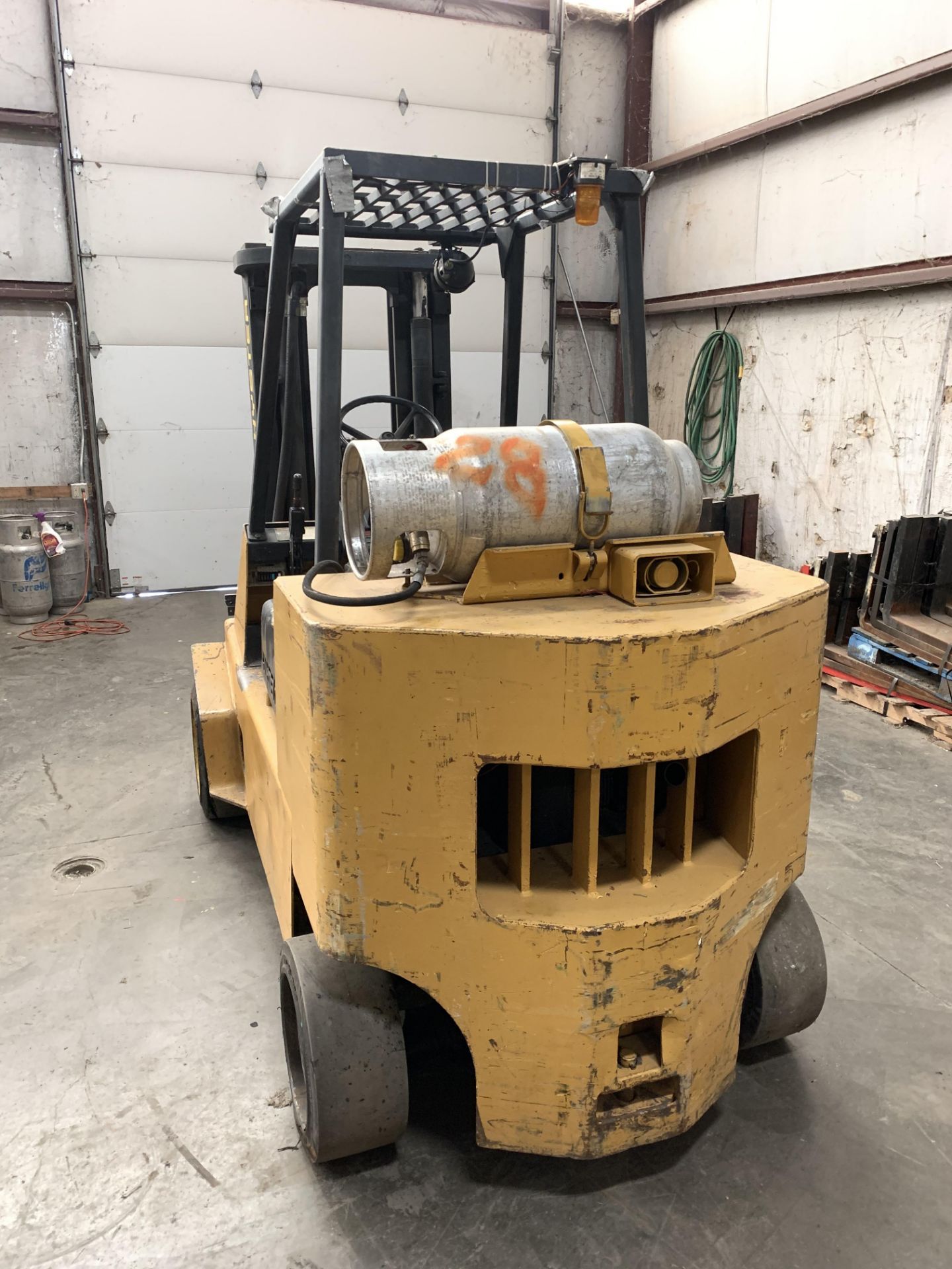 HYSTER 12,000-LB. CAP FORKLIFT, MODEL: S120XL2S, LPG, SOLID TIRE, 3-STAGE, 162" LIFT, 9,539 HOURS - Image 4 of 7