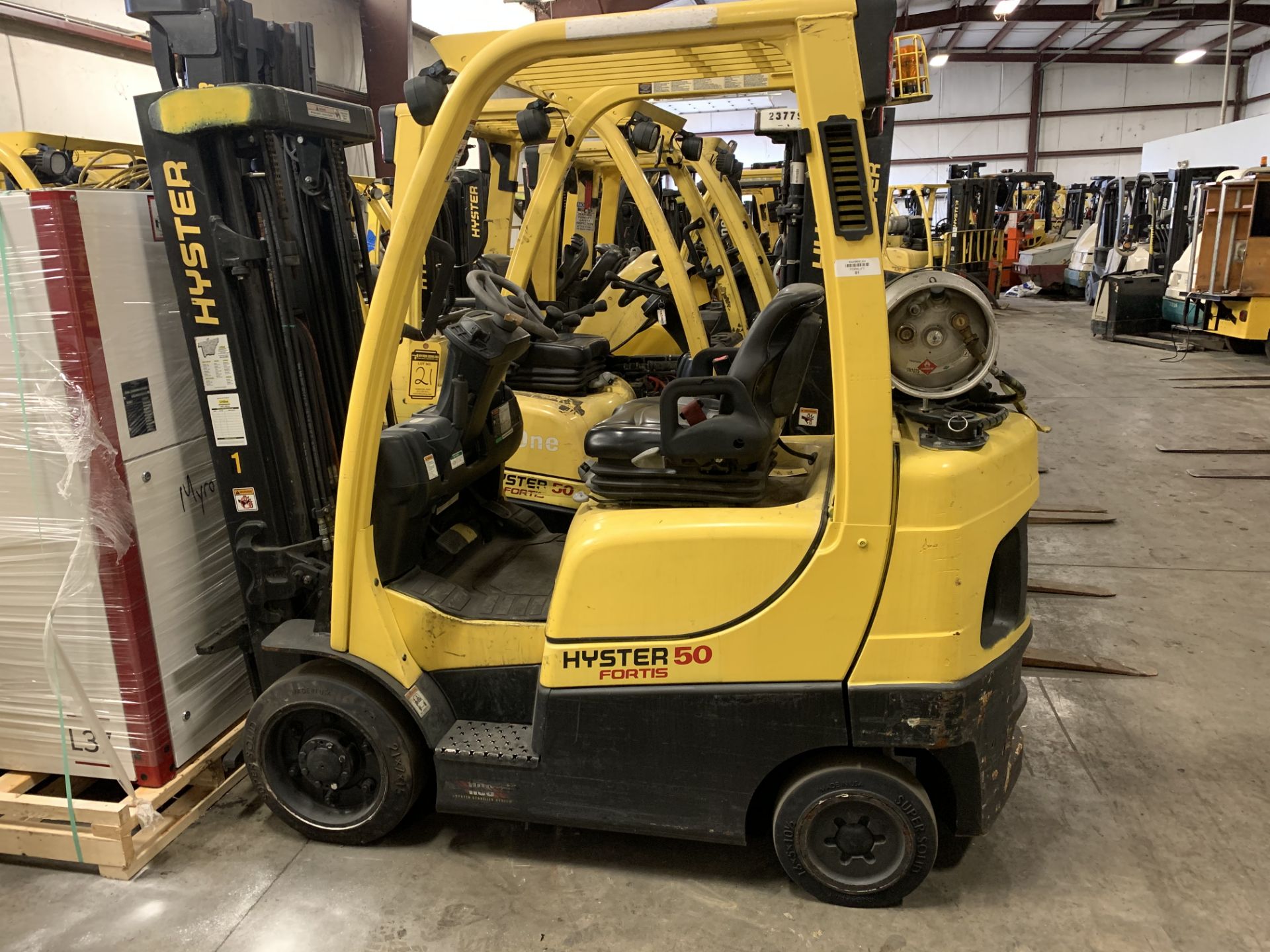 2014 HYSTER 5,000-LB. FORKLIFT, MOD: S50FT, LPG, LEVER SHIFT TRANS, NEW SOLID TIRES, 8,089 HRS