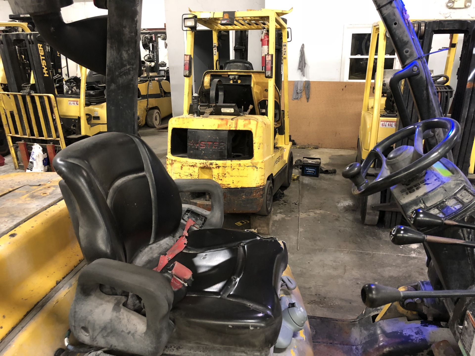 2016 HYSTER 15,500-LB. CAPACITY FORKLIFT, MODEL: GDC155VX, S/N:F879V02003P, DIESEL, SOLID TIRES, - Image 5 of 5