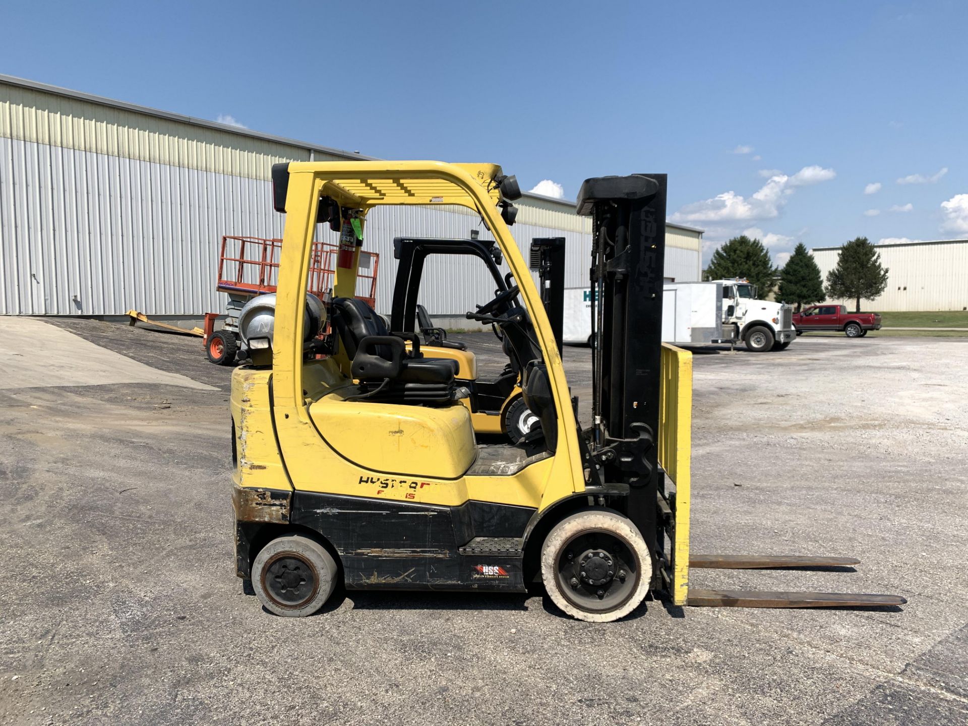 2015 HYSTER 5,000-LB., MODEL: S50FT, S/N: H187V01991N, LPG, LEVER SHIFT TRANSMISSION, SOLID TIRES, - Image 3 of 5