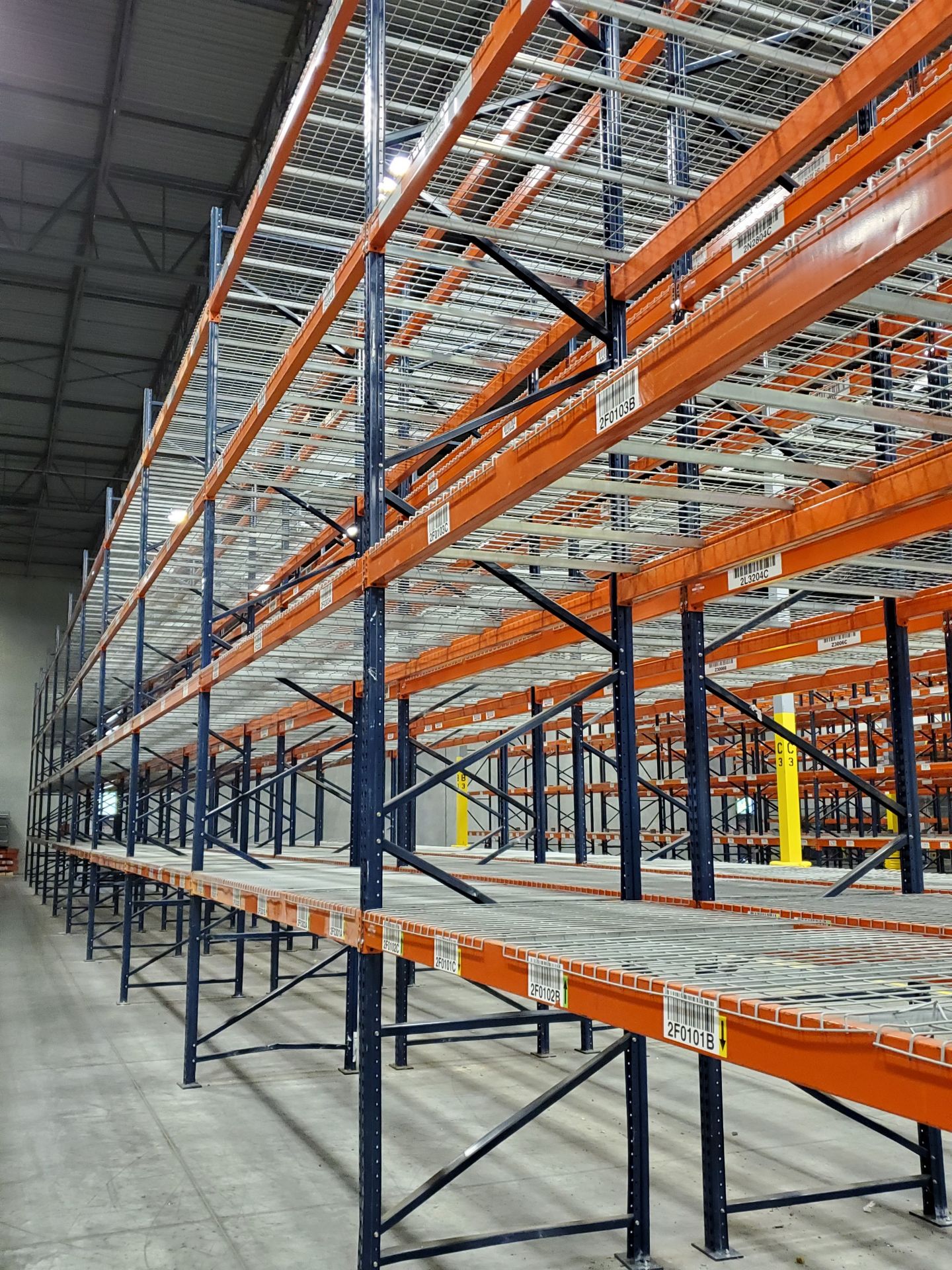 (30) BAYS OF MECULX TEARDROP PALLET RACKING, (33) 21' X 48’‘ UPRIGHTS, (240) 13' X 4-3/4-6.5" BEAMS - Image 7 of 7