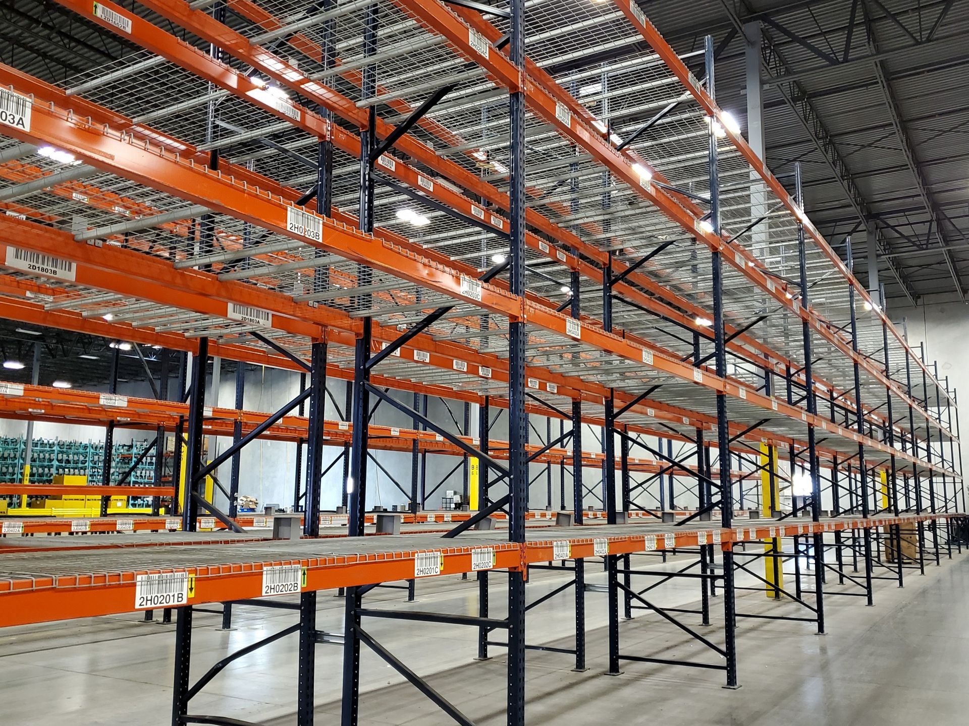 (20) BAYS OF MECALUX TEAR DROP PALLET RACKING, (22) 21' X 48’‘ UPRIGHTS, (158) 13' X 4-3/4" - 6.5" - Image 6 of 6