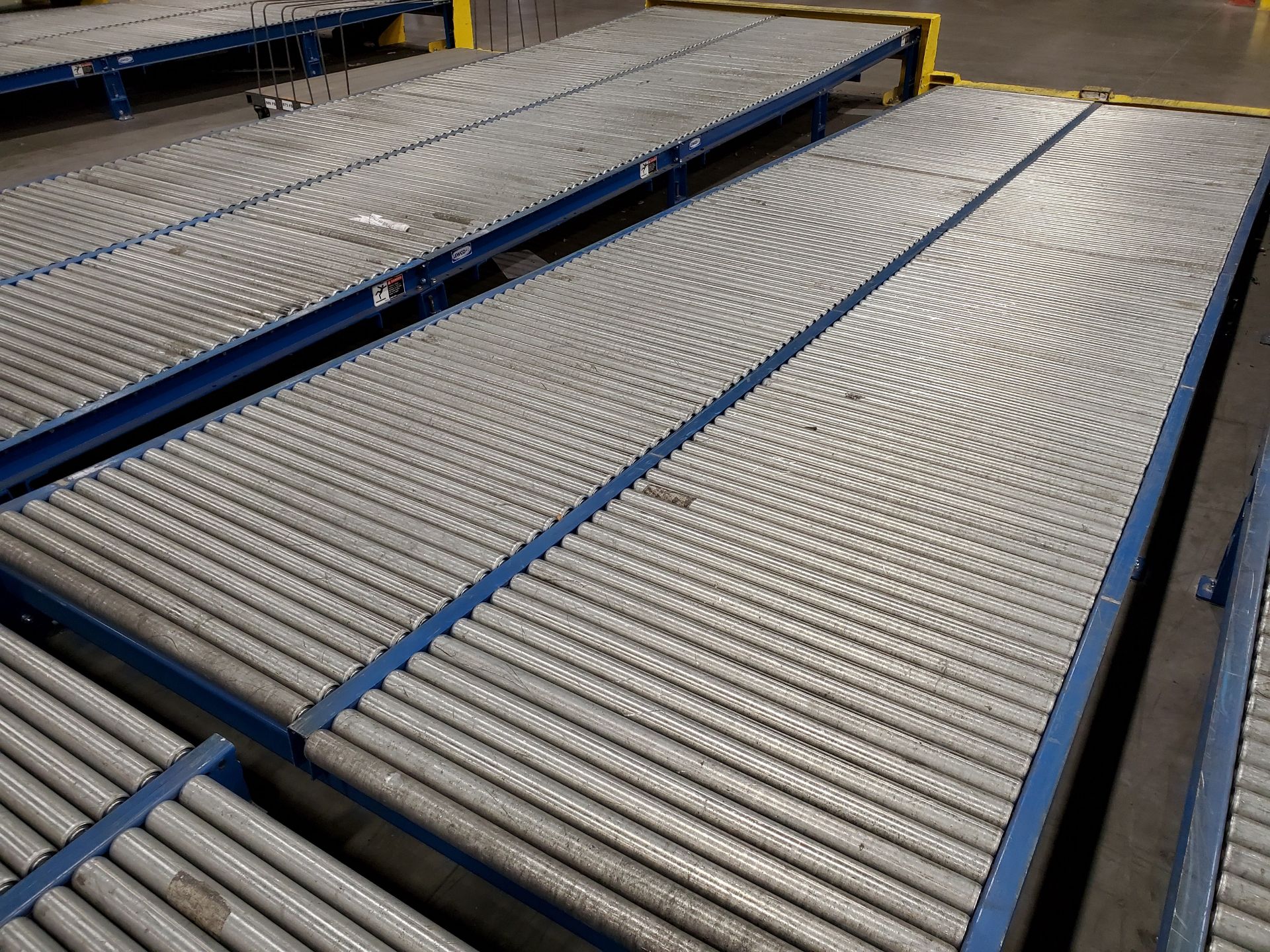 LEWCO ROLLER GRAVITY FEED CONVEYOR RUN - INCLUDING (3) SECTIONS OF 20' X 52’‘ ADJUSTABLE LEG - Image 7 of 12