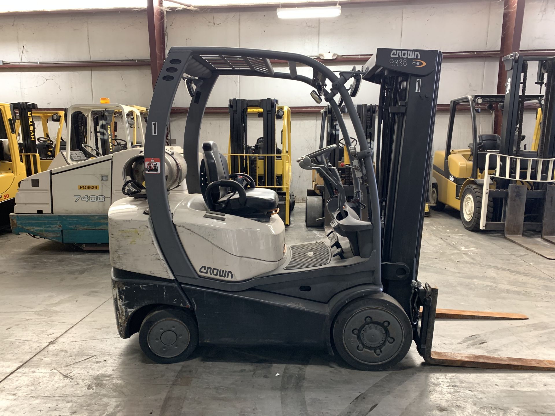 2013 CROWN 5,000 LB. C-5 FORKLIFT, S/N: 9A209338, LPG, 3-STAGE MAST, 81’‘ LOWERED HEIGHT/188'' - Image 3 of 6