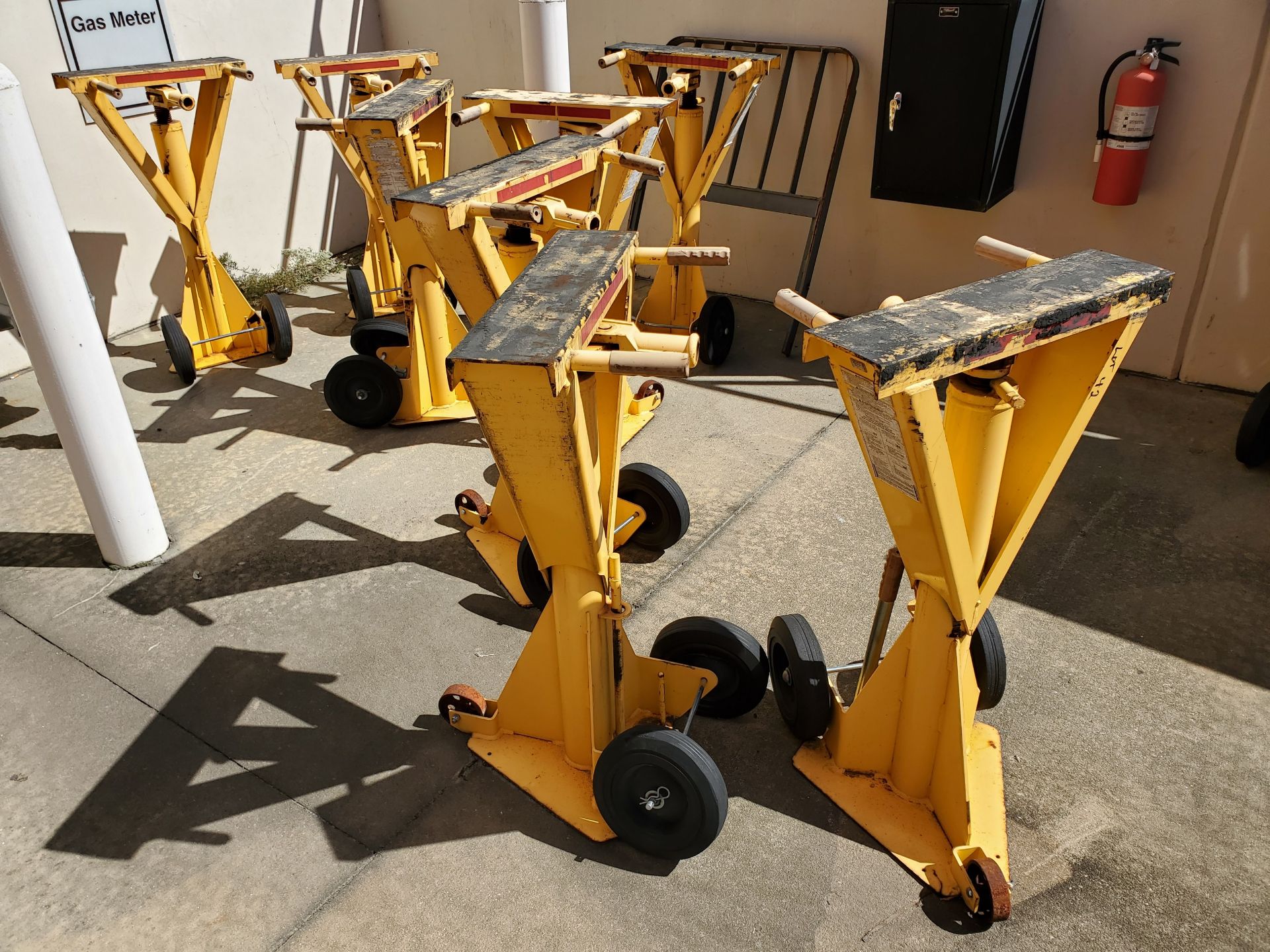 (8) ULINE TRAILER STABILIZING JACK STANDS, 100,000 LB STATIC CAPACITY, 50,000 LB LIFTING CAPACITY - Image 2 of 5