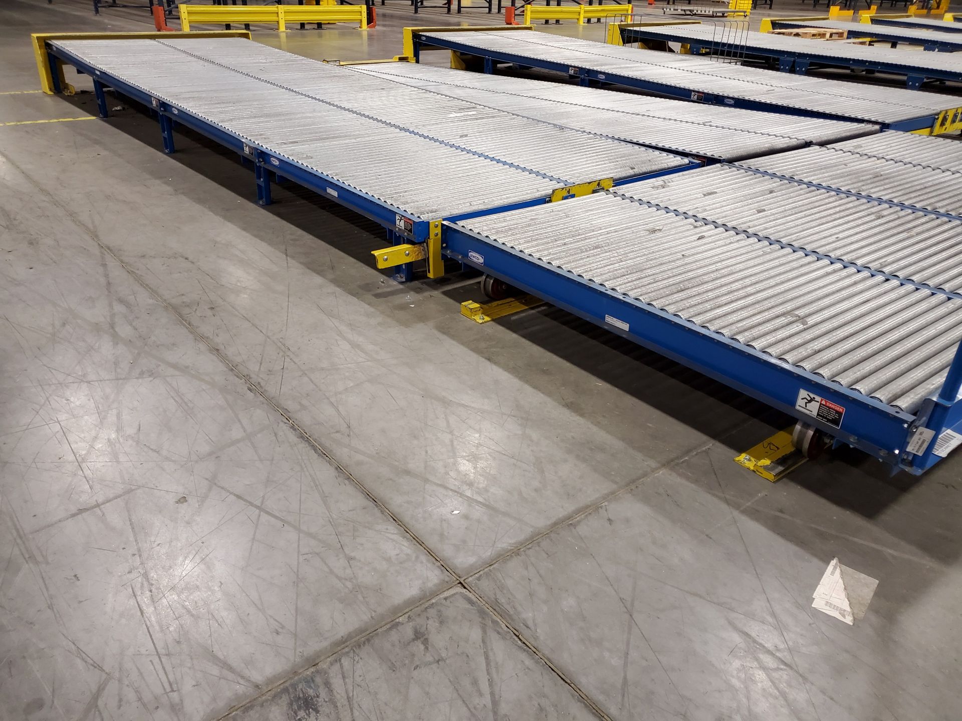 LEWCO ROLLER GRAVITY FEED CONVEYOR RUN - INCLUDING (3) SECTIONS OF 20' X 52’‘ ADJUSTABLE LEG - Image 11 of 12