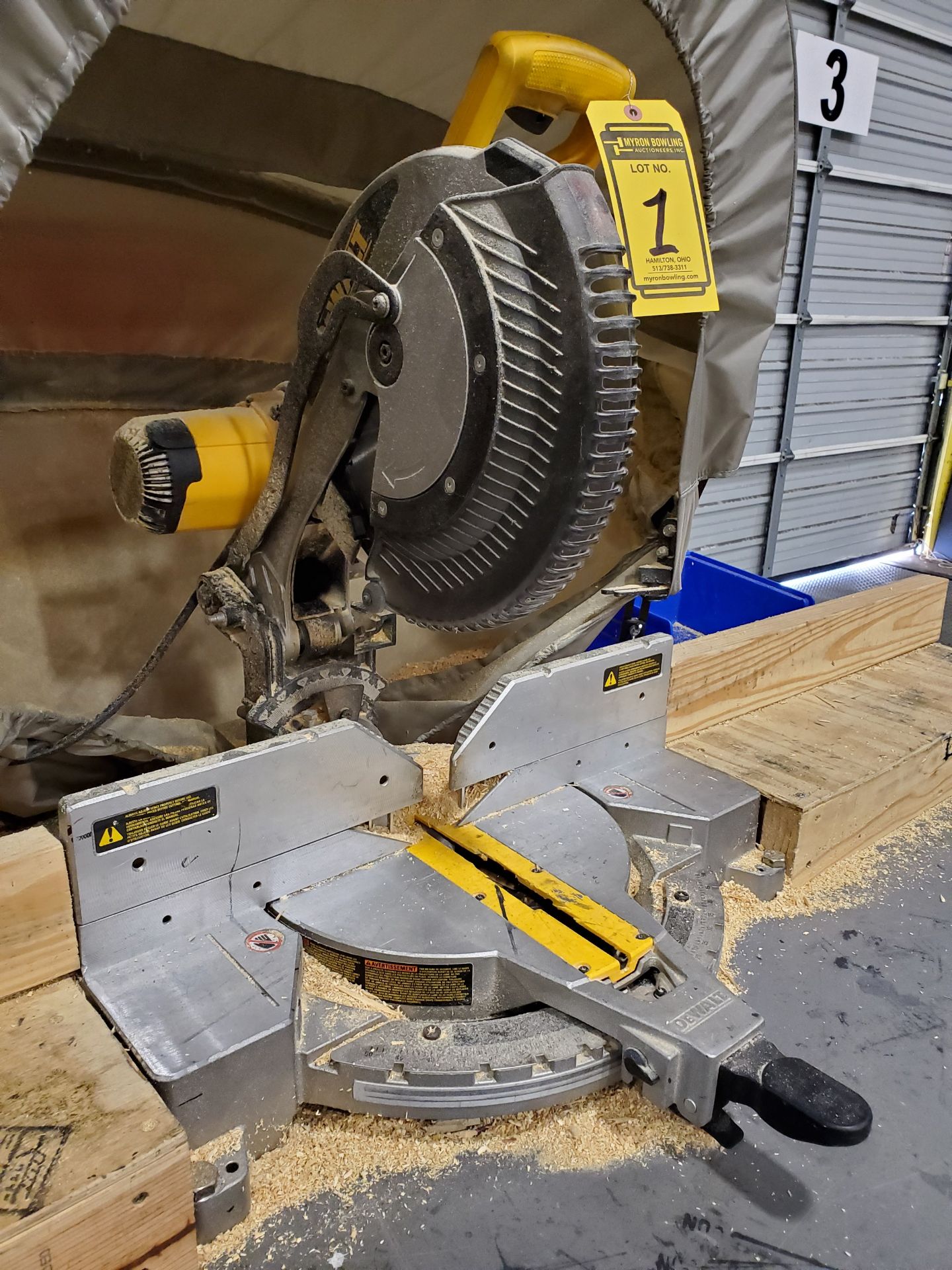 DEWALT 12’‘ DOUBLE BEVEL COMPOUND MITER SAW WITH ROUSSEAU 5000 DUST SOLUTION CANOPY, ON CUSTOM - Image 2 of 6