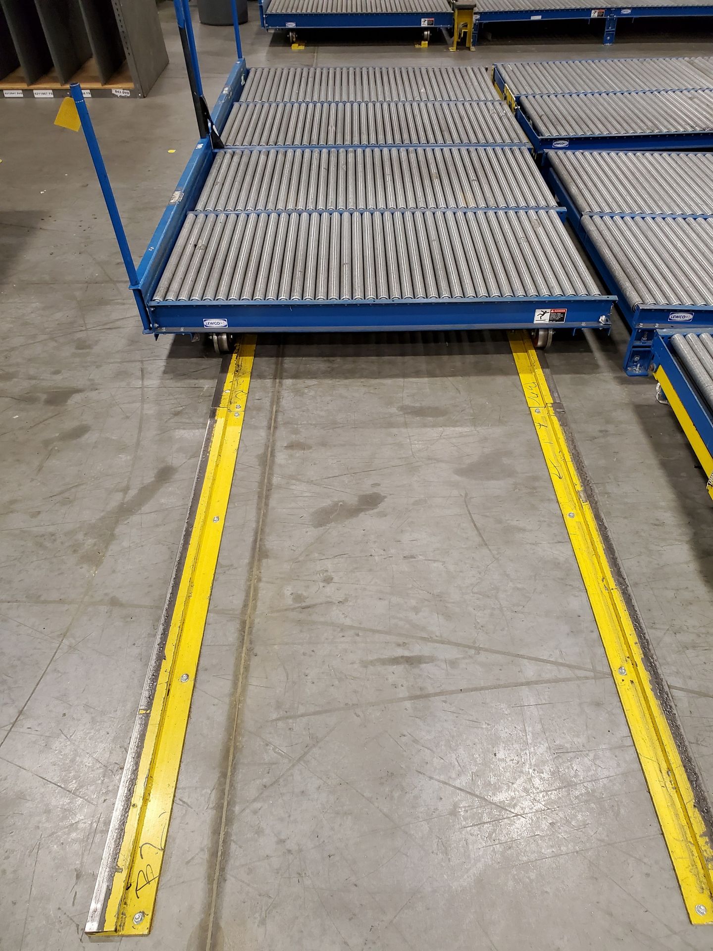 LEWCO ROLLER GRAVITY FEED CONVEYOR RUN - INCLUDING (3) SECTIONS OF 20' X 52’‘ ADJUSTABLE LEG - Image 3 of 12