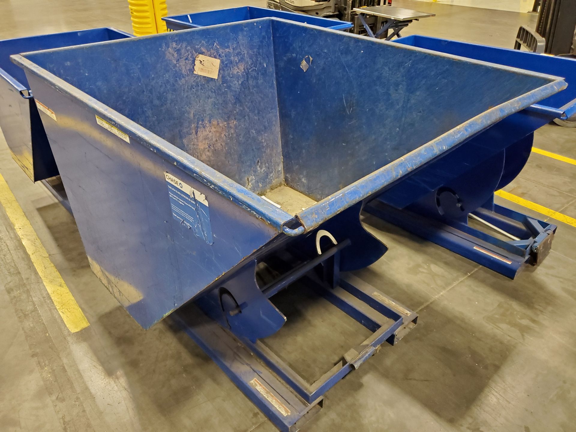 VESTIL 1 YARD SELF-DUMPING TRIP HOPPER, MODEL D-200-HD, 6,000 LB CAP - Image 2 of 5