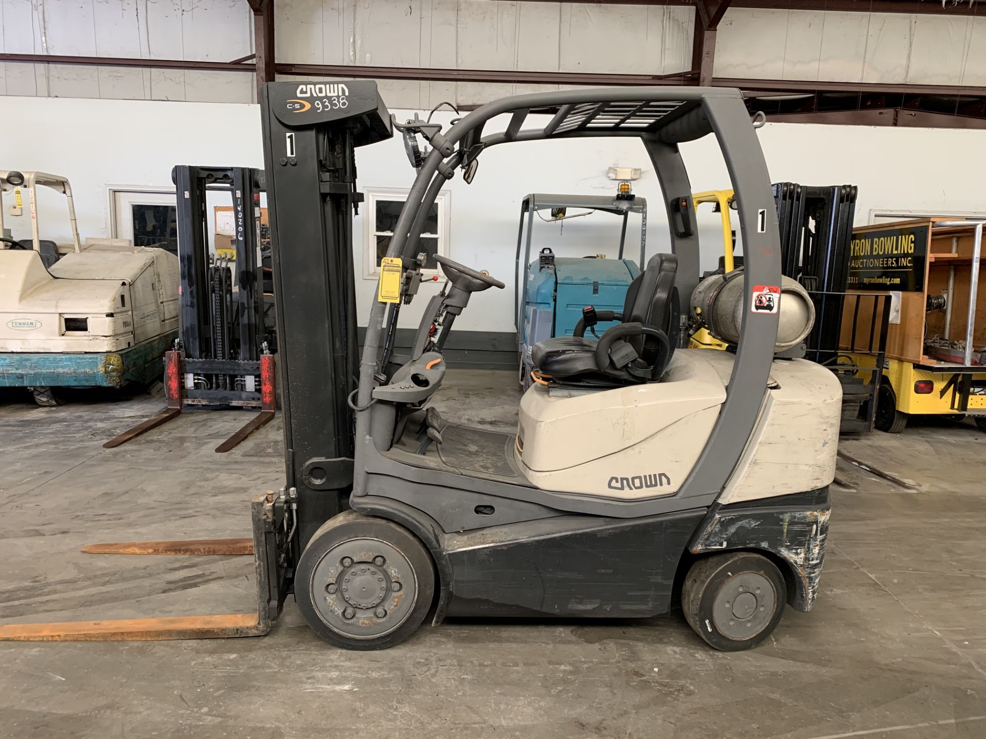 2013 CROWN 5,000 LB. C-5 FORKLIFT, S/N: 9A209338, LPG, 3-STAGE MAST, 81’‘ LOWERED HEIGHT/188''