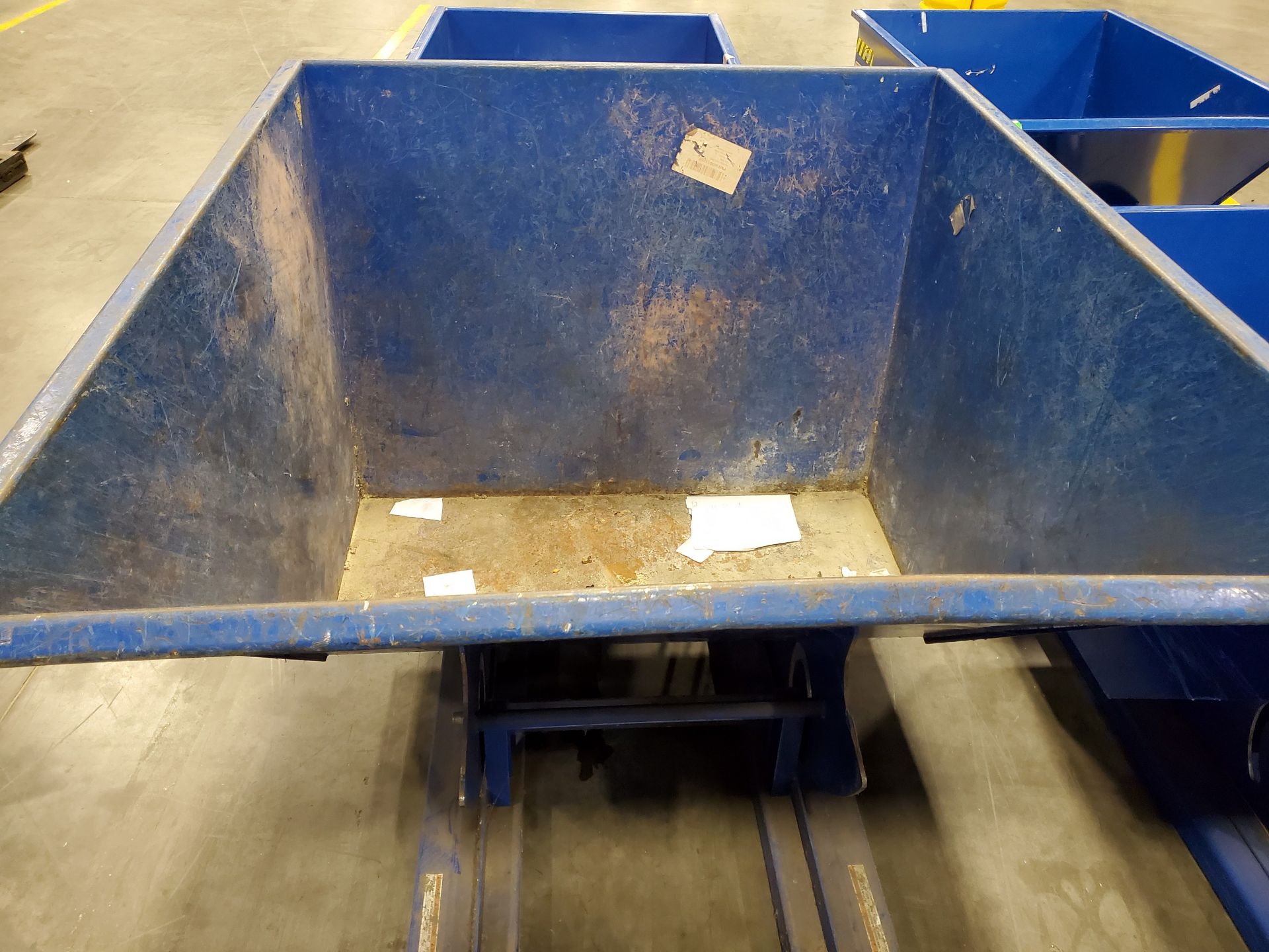 VESTIL 1 YARD SELF-DUMPING TRIP HOPPER, MODEL D-200-HD, 6,000 LB CAP - Image 3 of 5