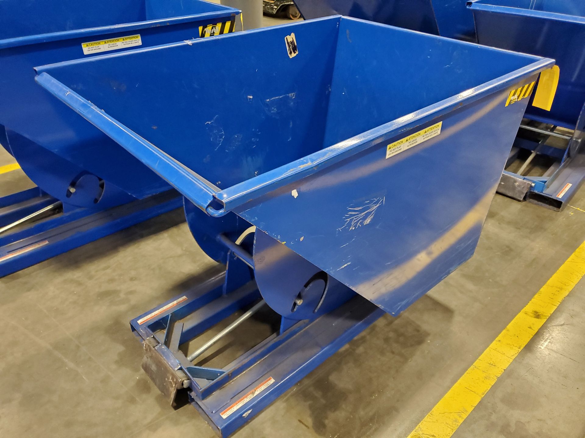 VESTIL 1/2 YARD SELF-DUMPING HOPPER, MODEL D-100-HD, 2,000 LB CAPACITY - Image 2 of 6