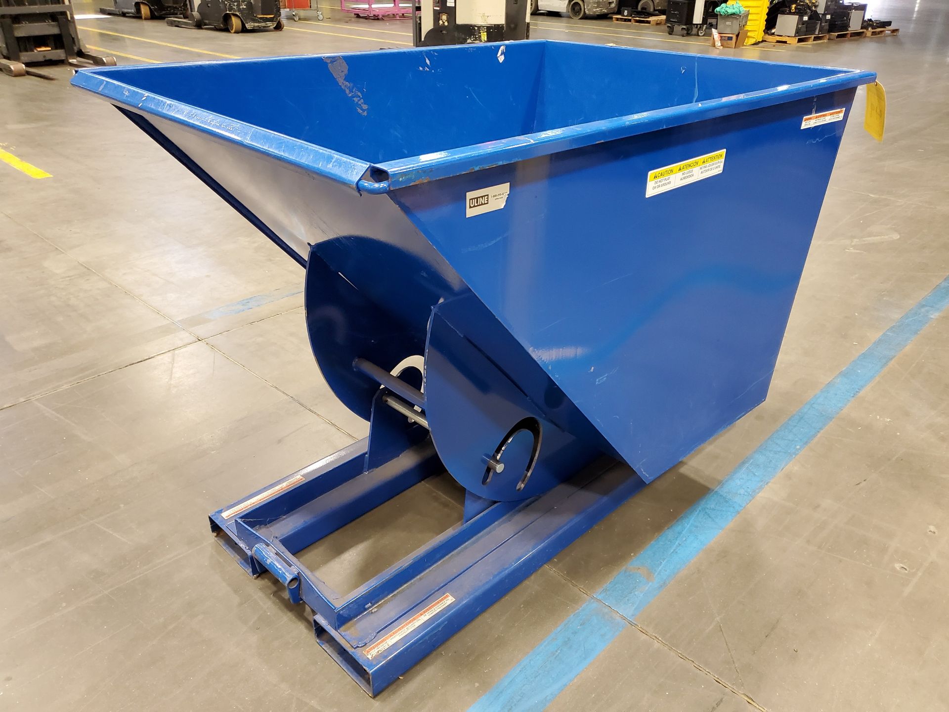 VESTIL 1/2 YARD SELF-DUMPING HOPPER, MODEL D-100-HD, 2,000 LB CAPACITY - Image 2 of 6