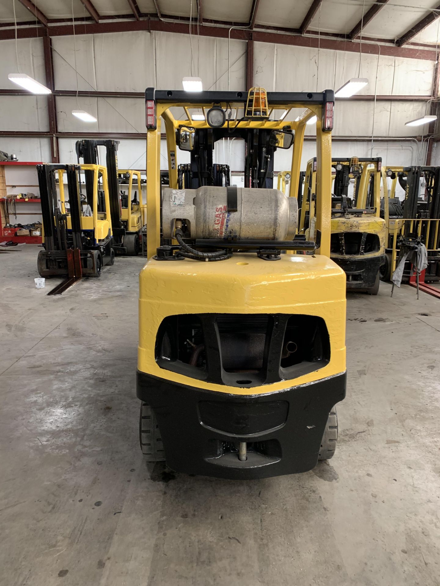 2013 HYSTER 8,000-LB. CAPACITY FORKLIFT,  MODEL: S80FT, S/N H004V02244L, LPG, 3-STAGE MAST, 185’‘ - Image 4 of 7