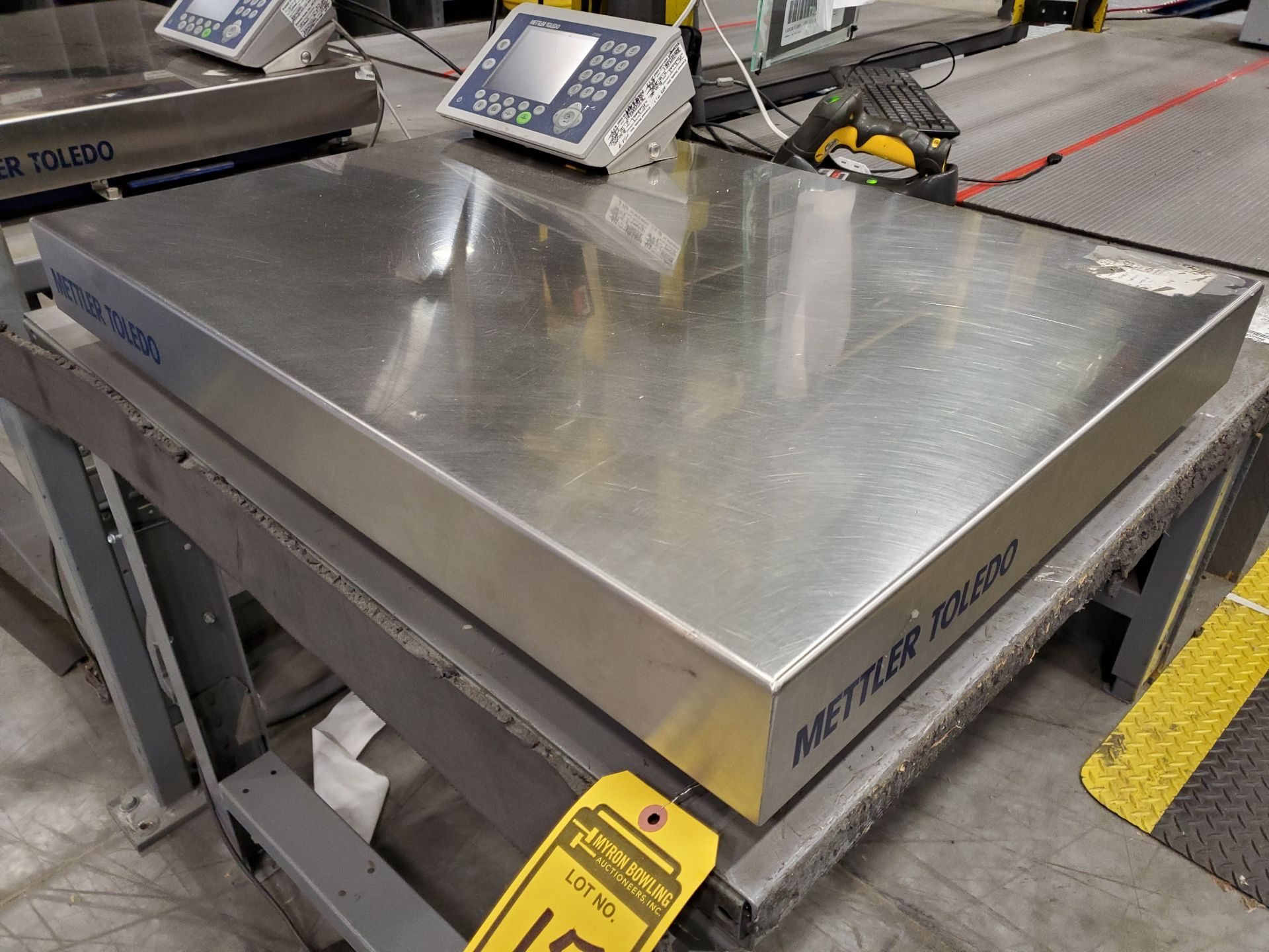 31 ½’‘ X 23 ¾’‘ METLER-TOLEDO DIGITAL PLATFORM BENCH SCALE, MODEL PB655-CC60, 120 LB. CAPACITY, - Image 4 of 8