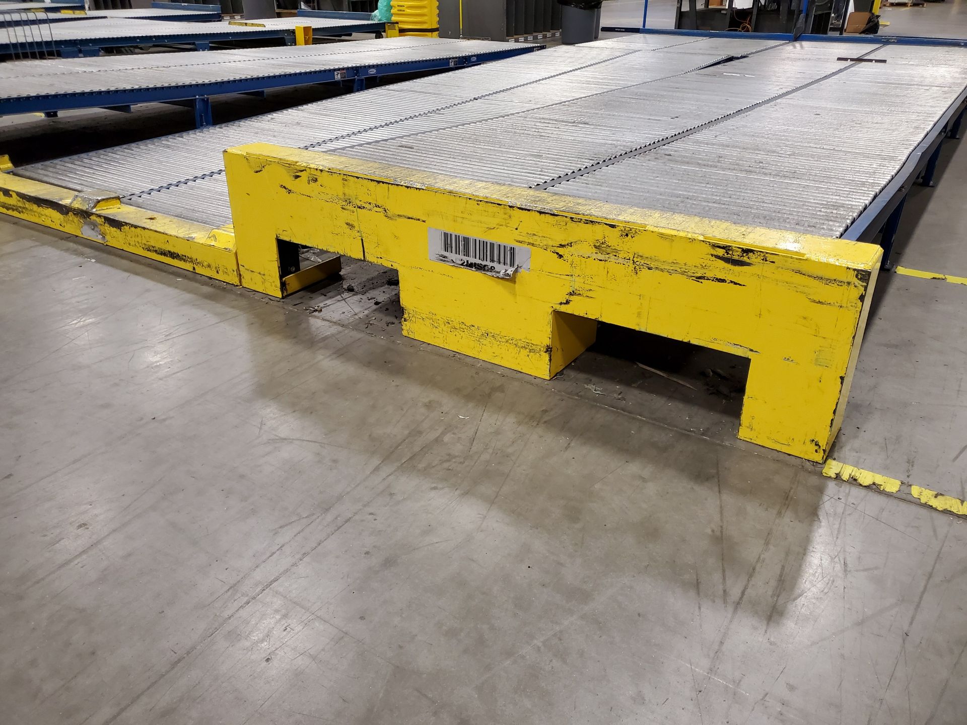 LEWCO ROLLER GRAVITY FEED CONVEYOR RUN - INCLUDING (3) SECTIONS OF 20' X 52’‘ ADJUSTABLE LEG - Image 10 of 12