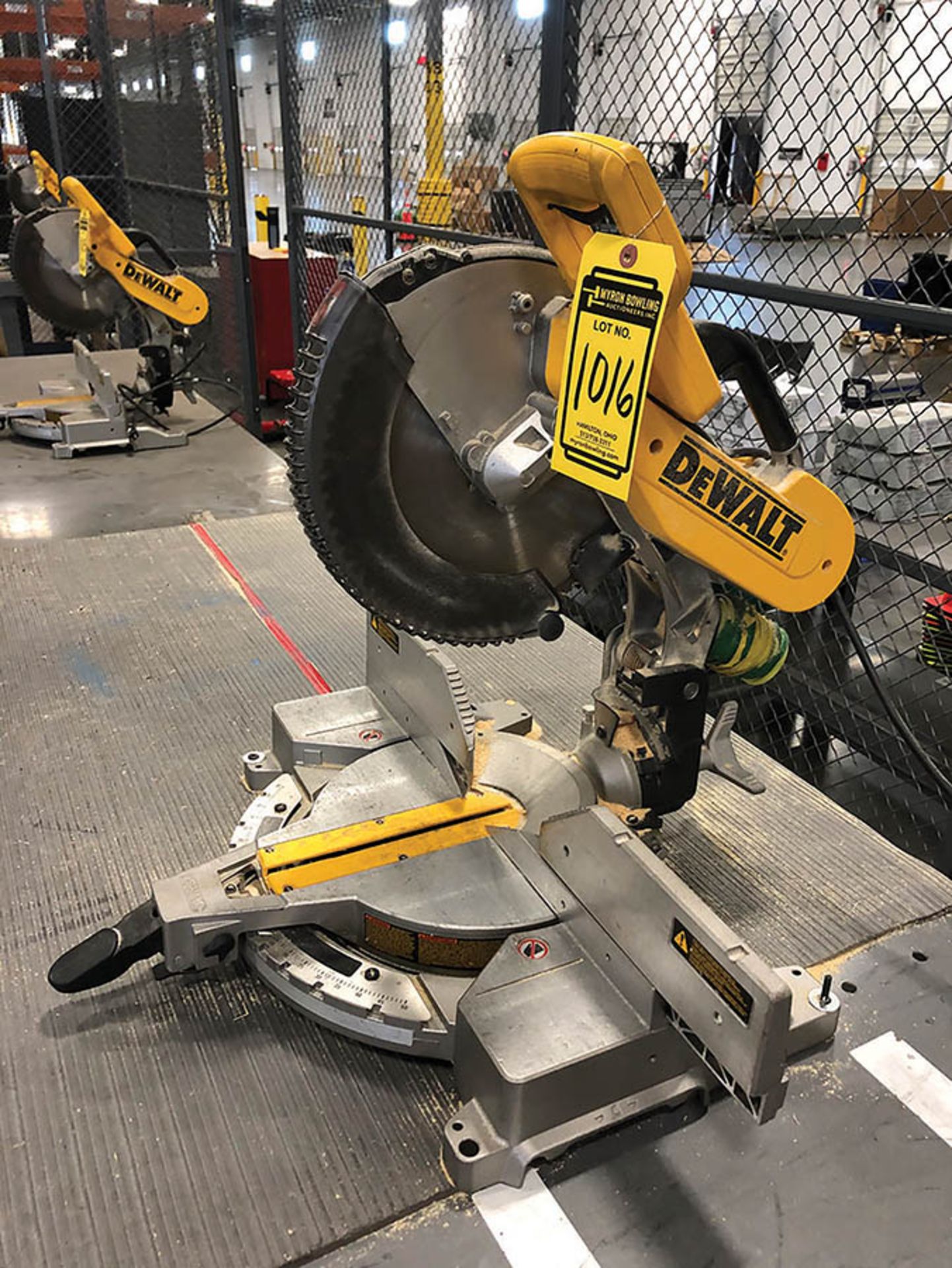 DEWALT 12'' DOUBLE BEVEL COMPOUND MITER SAW, MODEL DW716, S/N 253798, MOUNTED ON STEEL TABLE - Image 2 of 3