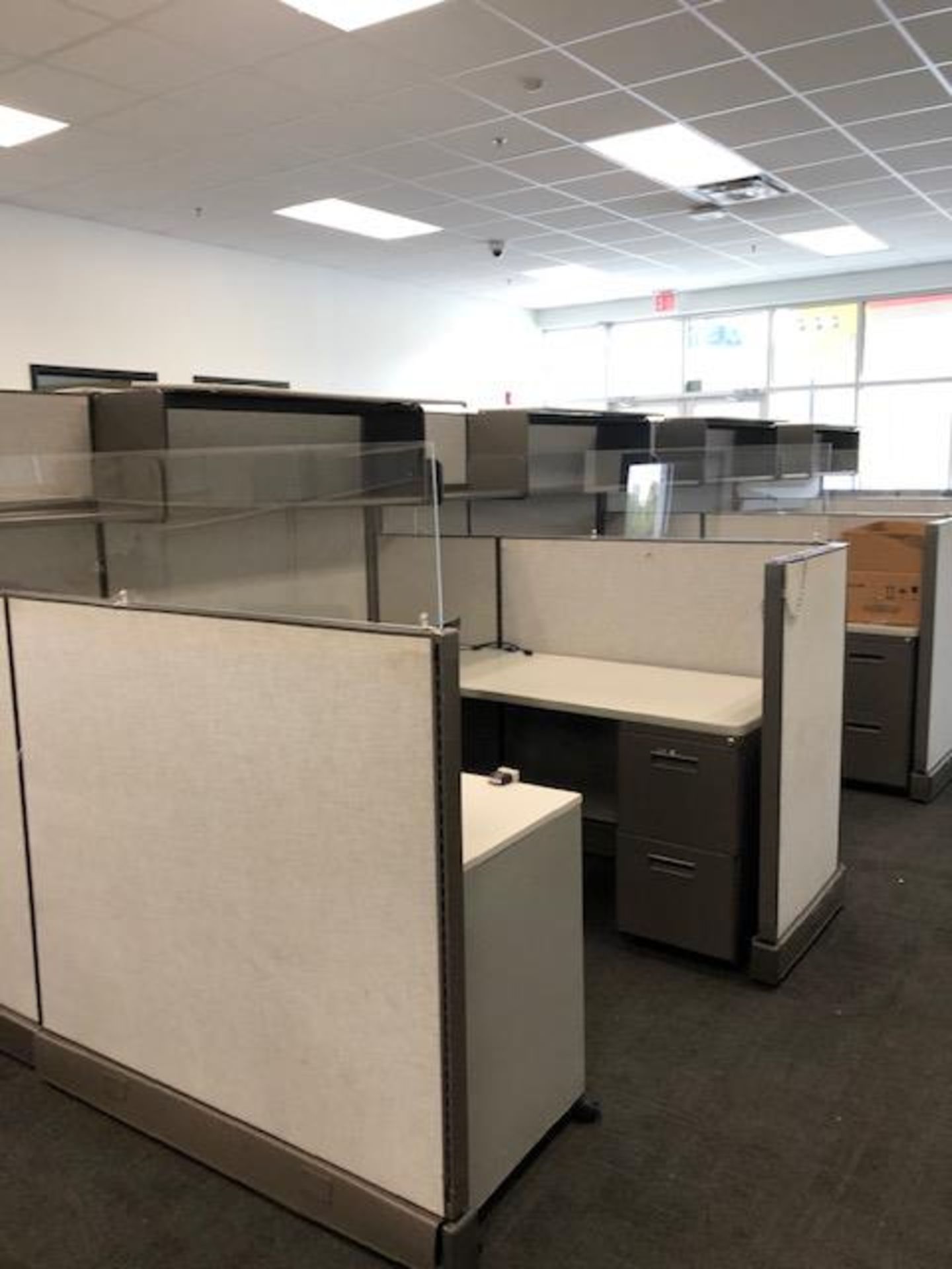 LOT OF CUBICLES AND CHAIRS - Image 2 of 3