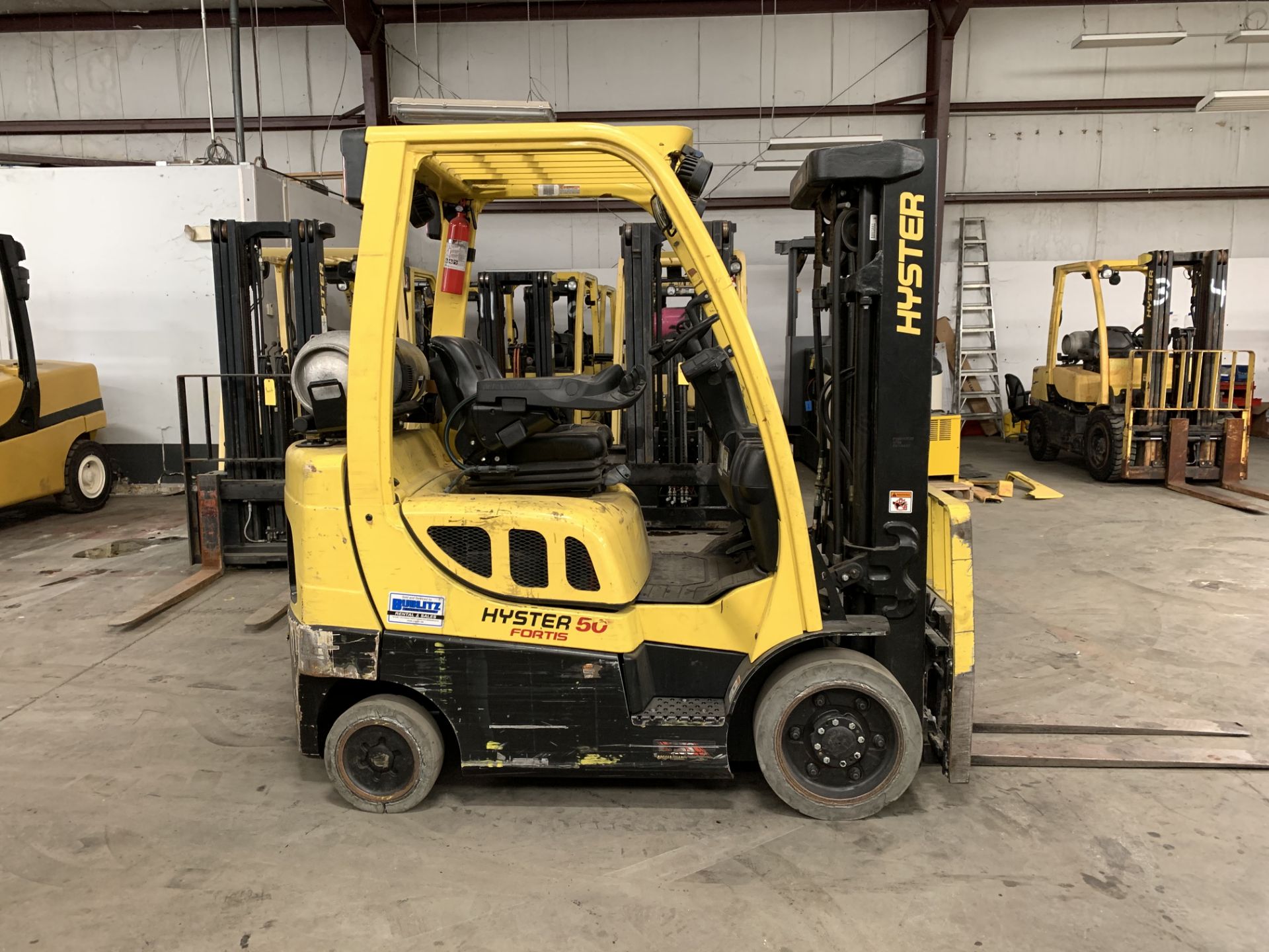 ***LOCATED IN HAMILTON, OH***2015 HYSTER 5,000-LB. FORKLIFT, MOD: S50FT, LPG, SOLID TIRE, 189" LIFT - Image 3 of 6