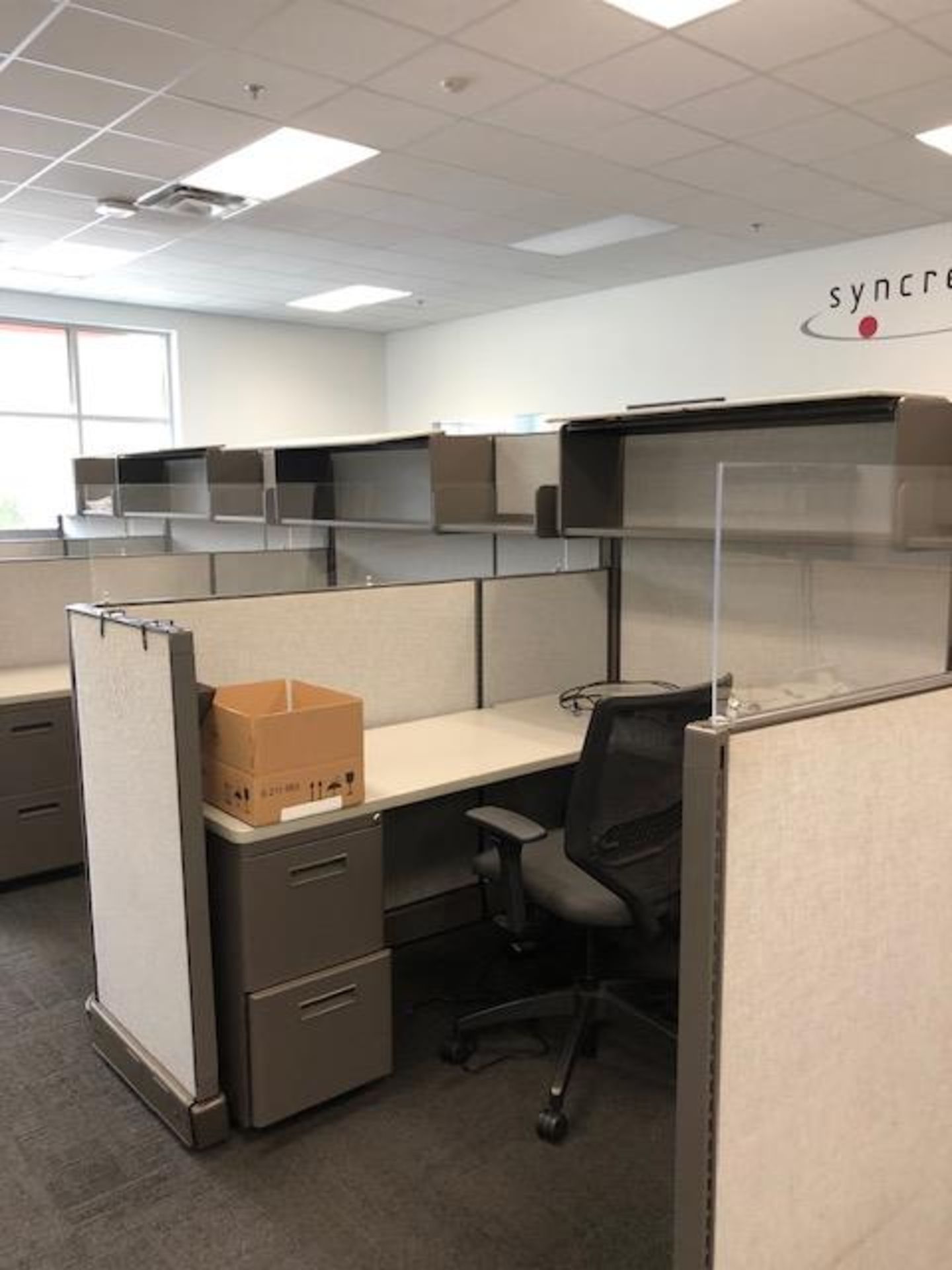 LOT OF CUBICLES AND CHAIRS - Image 3 of 3