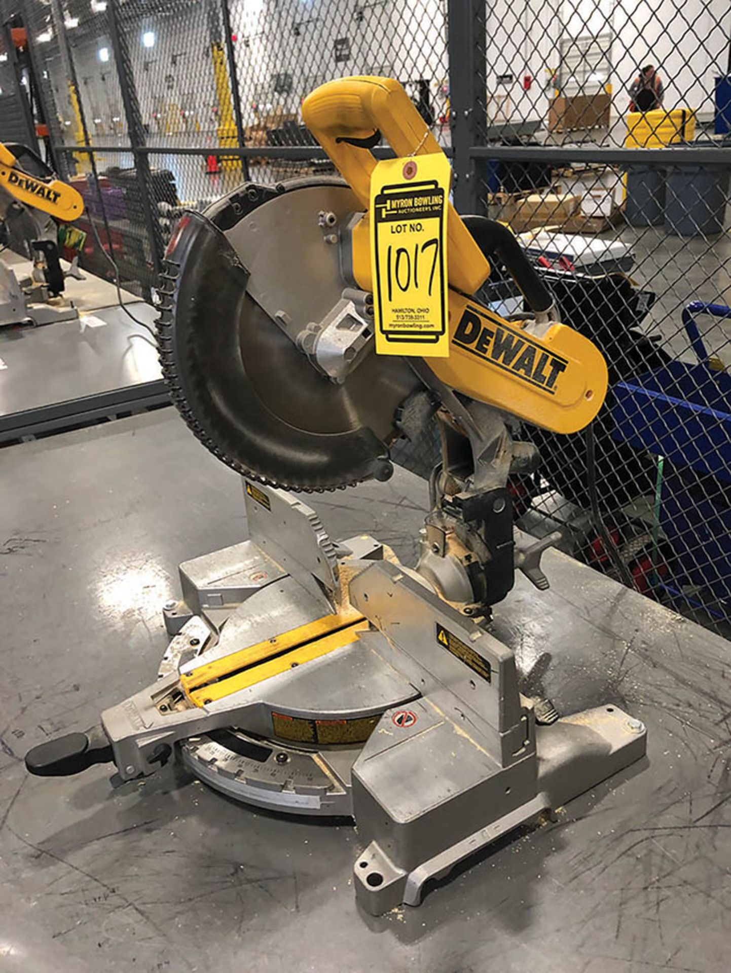 DEWALT 12'' DOUBLE BEVEL COMPOUND MITER SAW, MODEL DW716, S/N 26387, MOUNTED ON STEEL TABLE