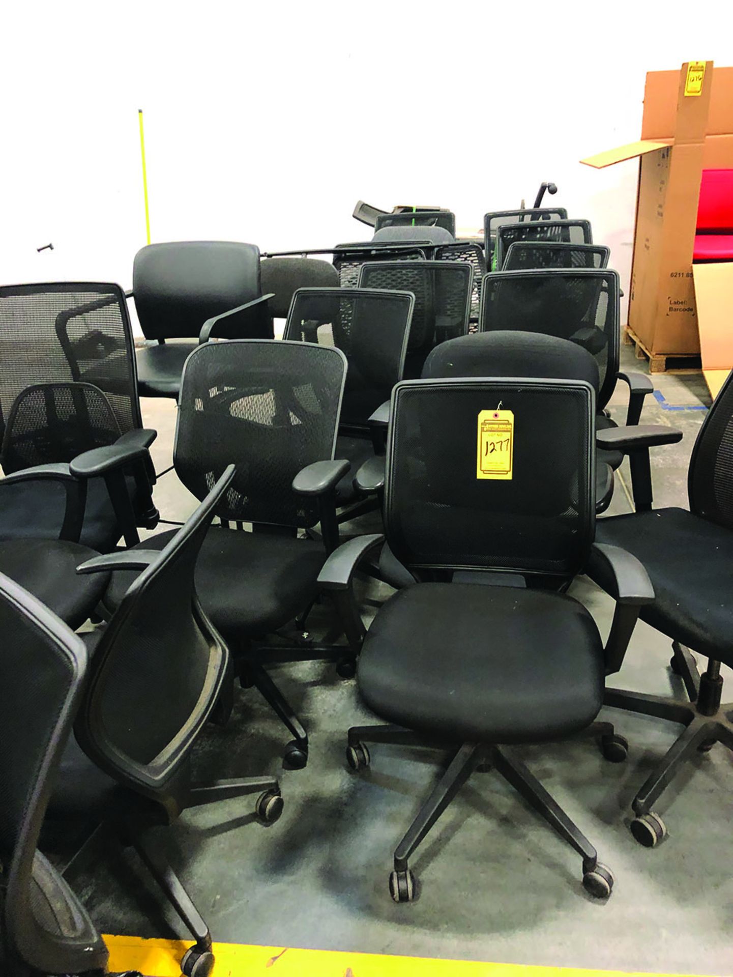 LARGE LOT OF OFFICE CHAIRS