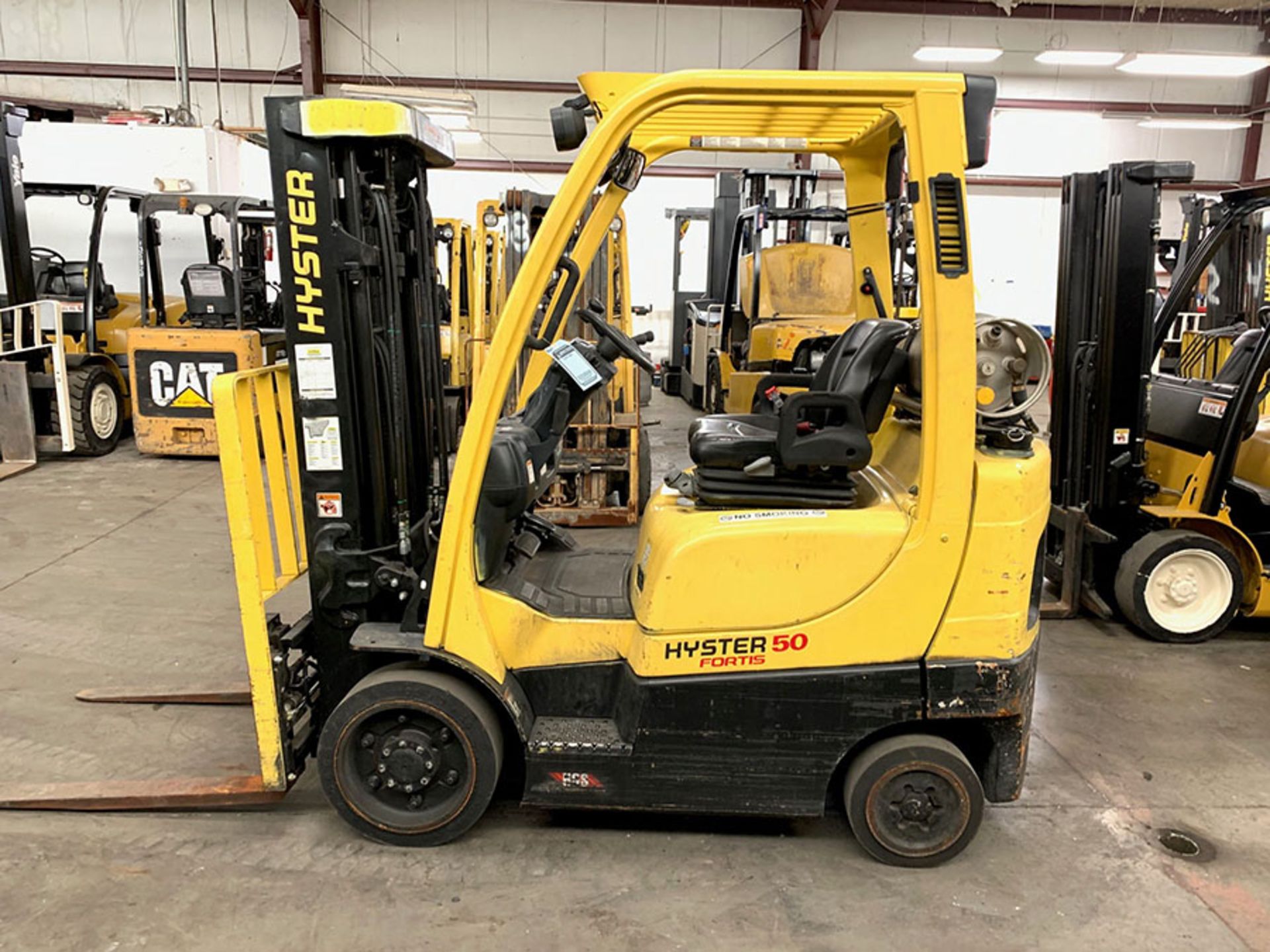 2014 HYSTER 5,000-LB. CAPACITY FORKLIFT, MODEL: S50FT, S/N: G187V02788M, LPG, SOLID TIRES, 3-STAGE - Image 3 of 7