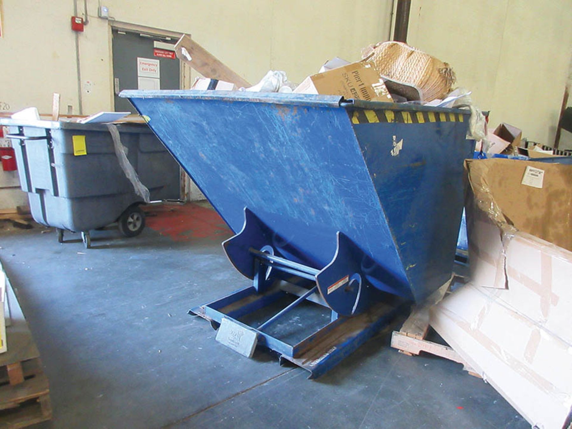 VESTIL D-200-LD SELF-DUMPING HOPPER - Image 2 of 2